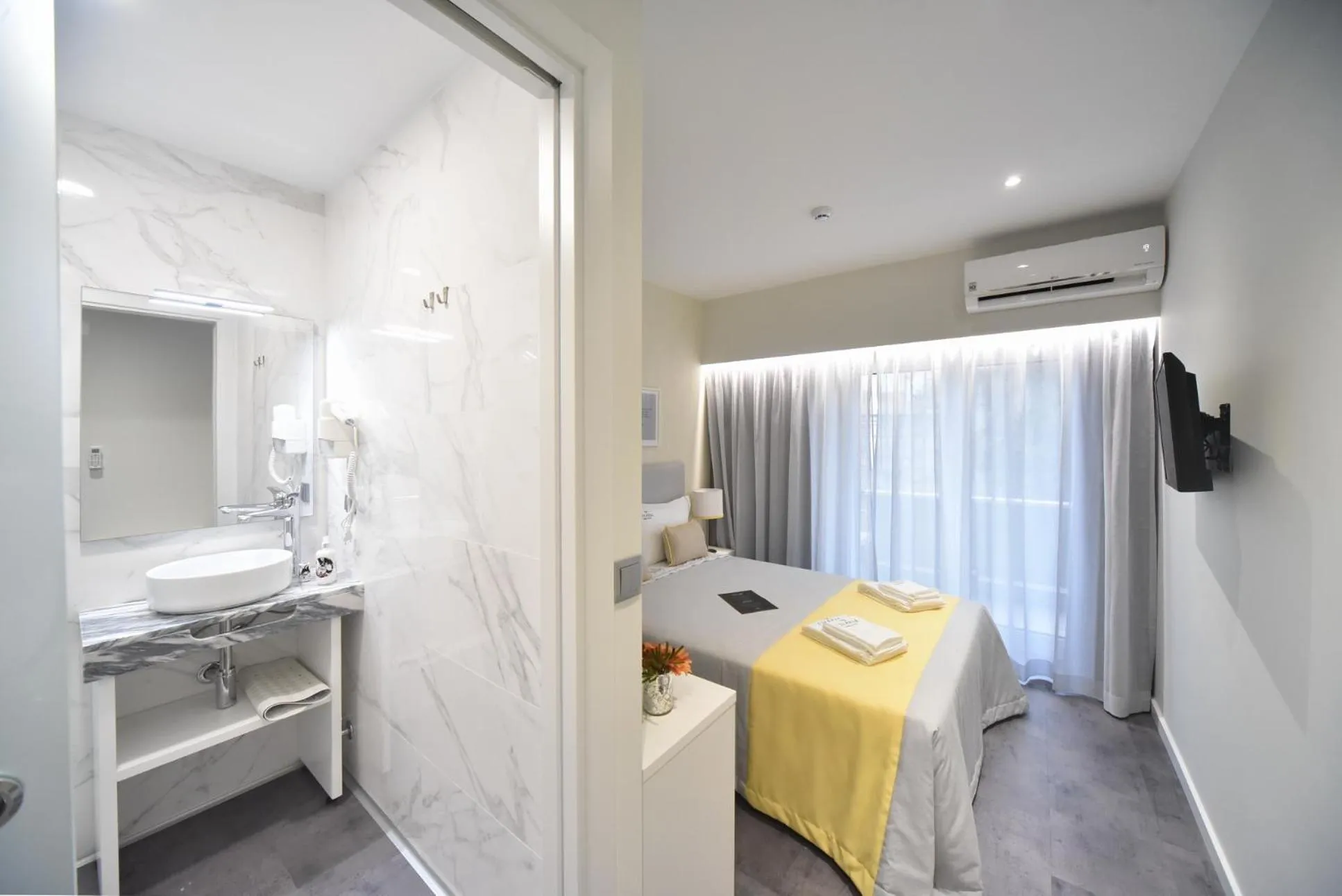 Bed in My Charm Lisbon Suites