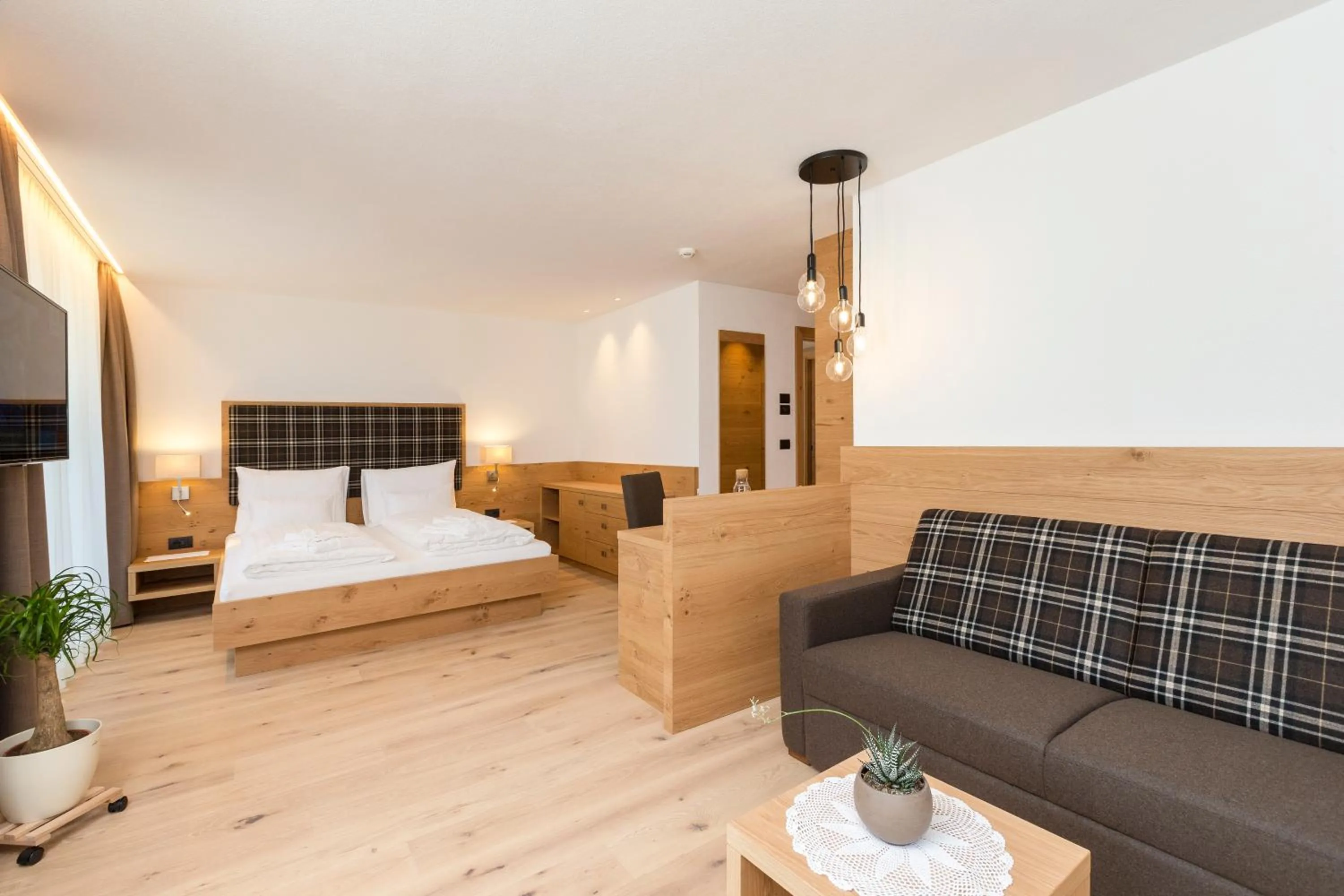 Bedroom, Bed in Hotel Royal