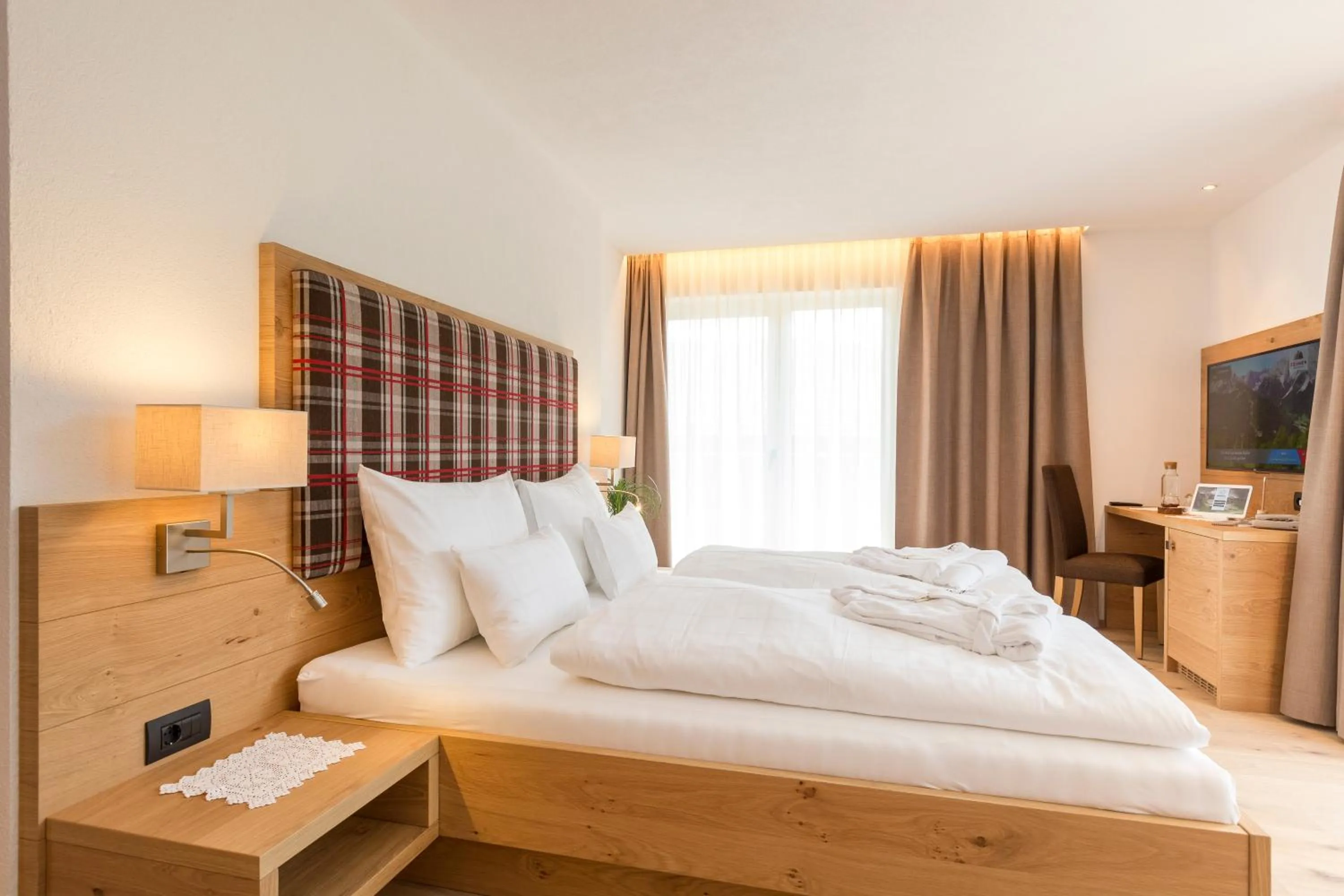 Mountain view, Bed in Hotel Royal