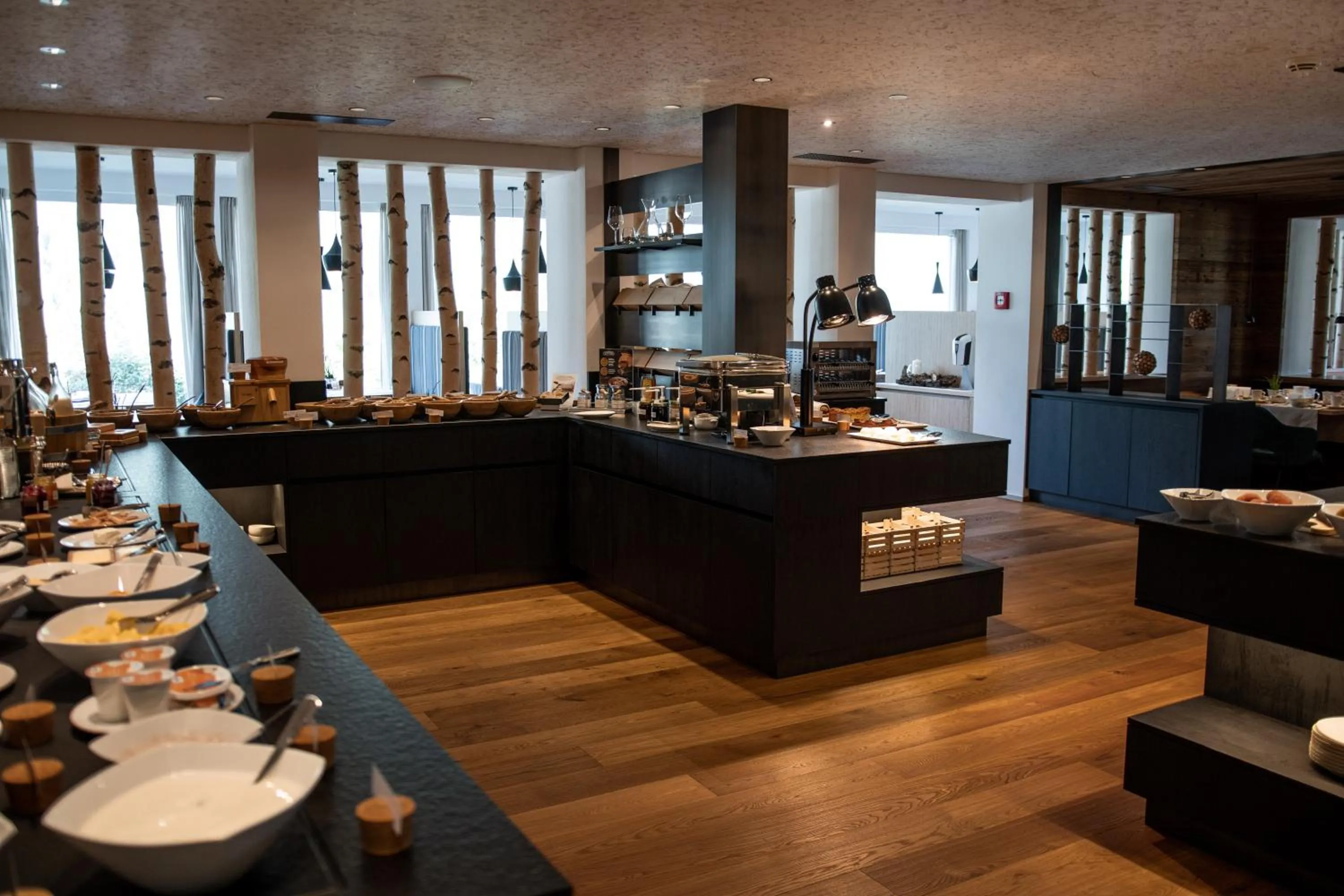 Restaurant/places to eat in Hotel Royal