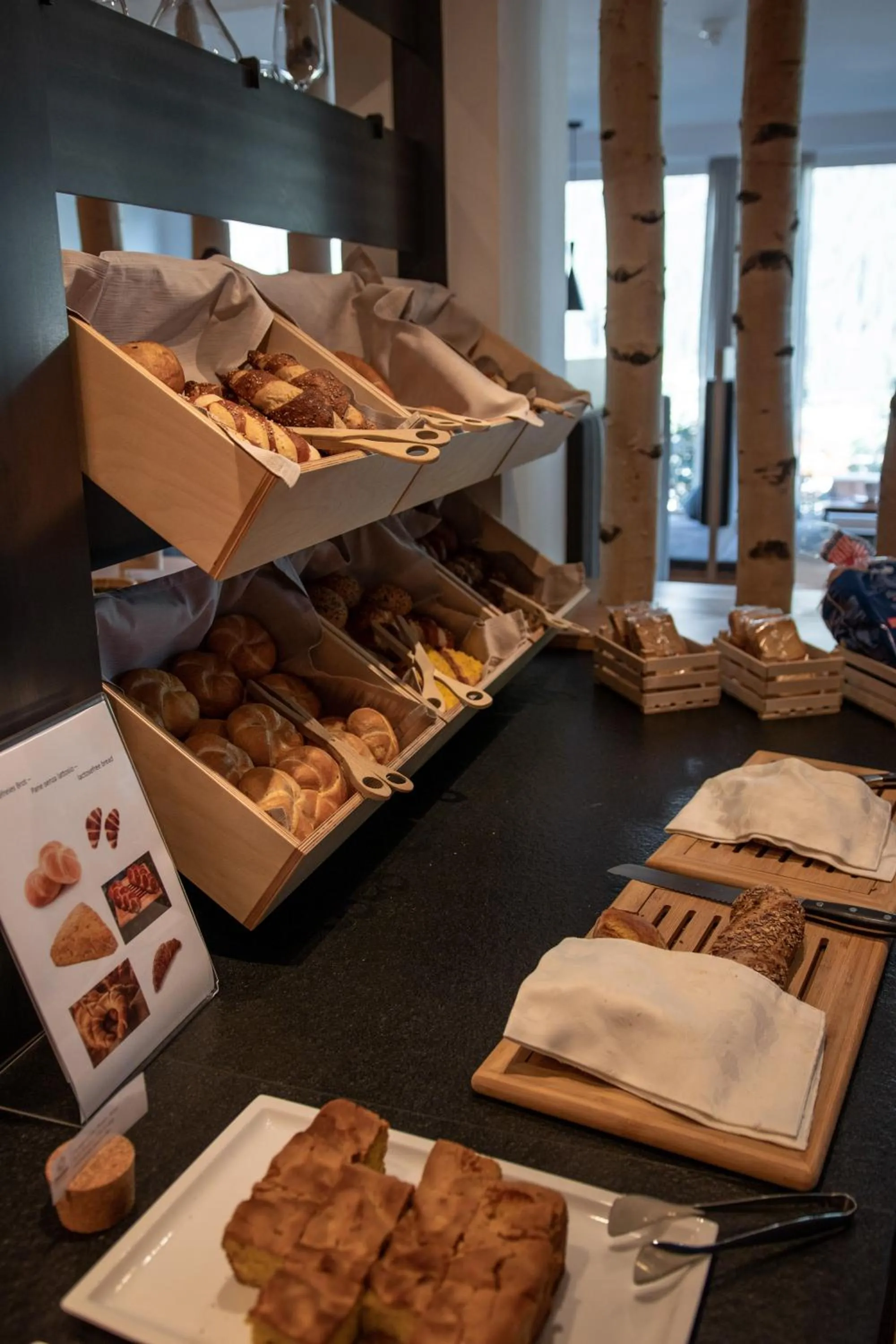 Restaurant/places to eat in Hotel Royal