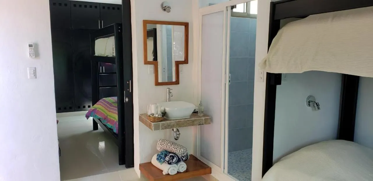 Shower in Casa Mango