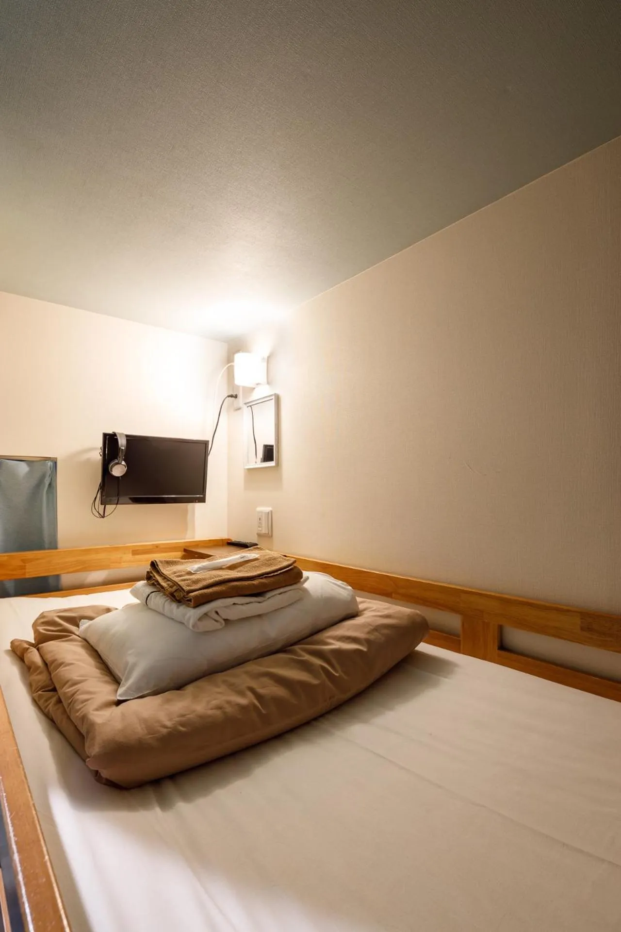 Bed in Hotel Owl Tokyo Shinbashi