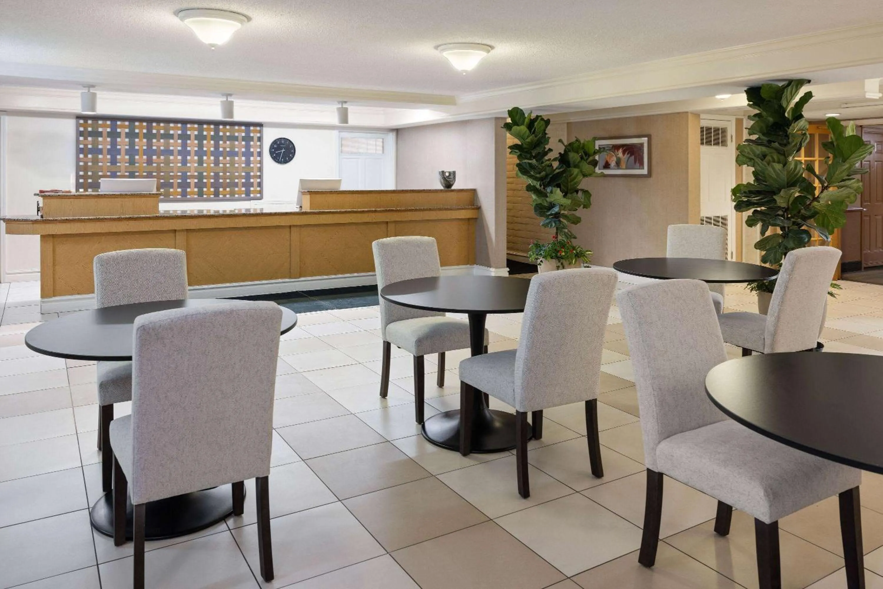 Lobby or reception in La Quinta Inn by Wyndham Pittsburgh Airport