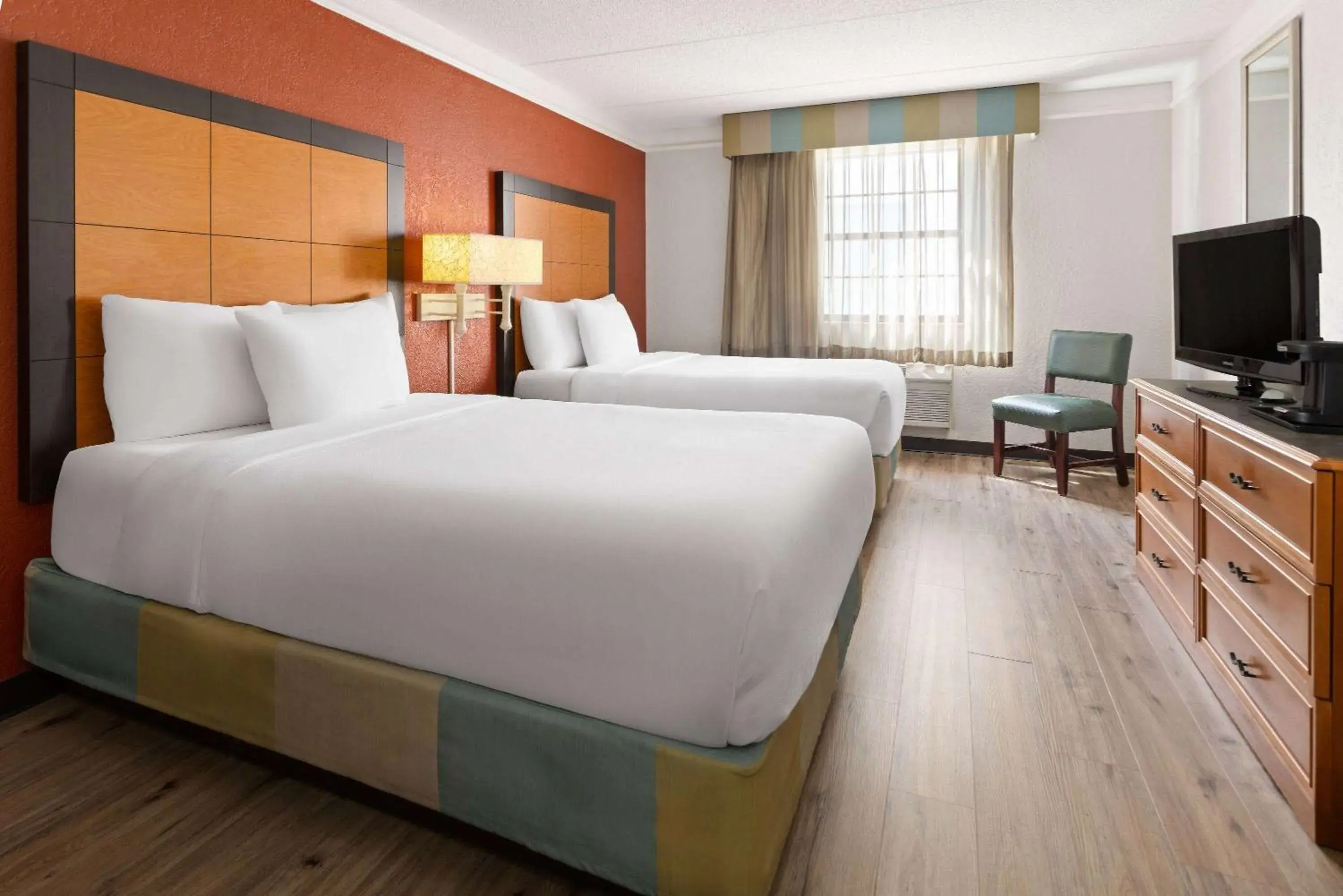 Double Room with Two Double Beds in La Quinta Inn by Wyndham Pittsburgh Airport Double Room with Two Double Beds in La Quinta Inn by Wyndham Pittsburgh Airport