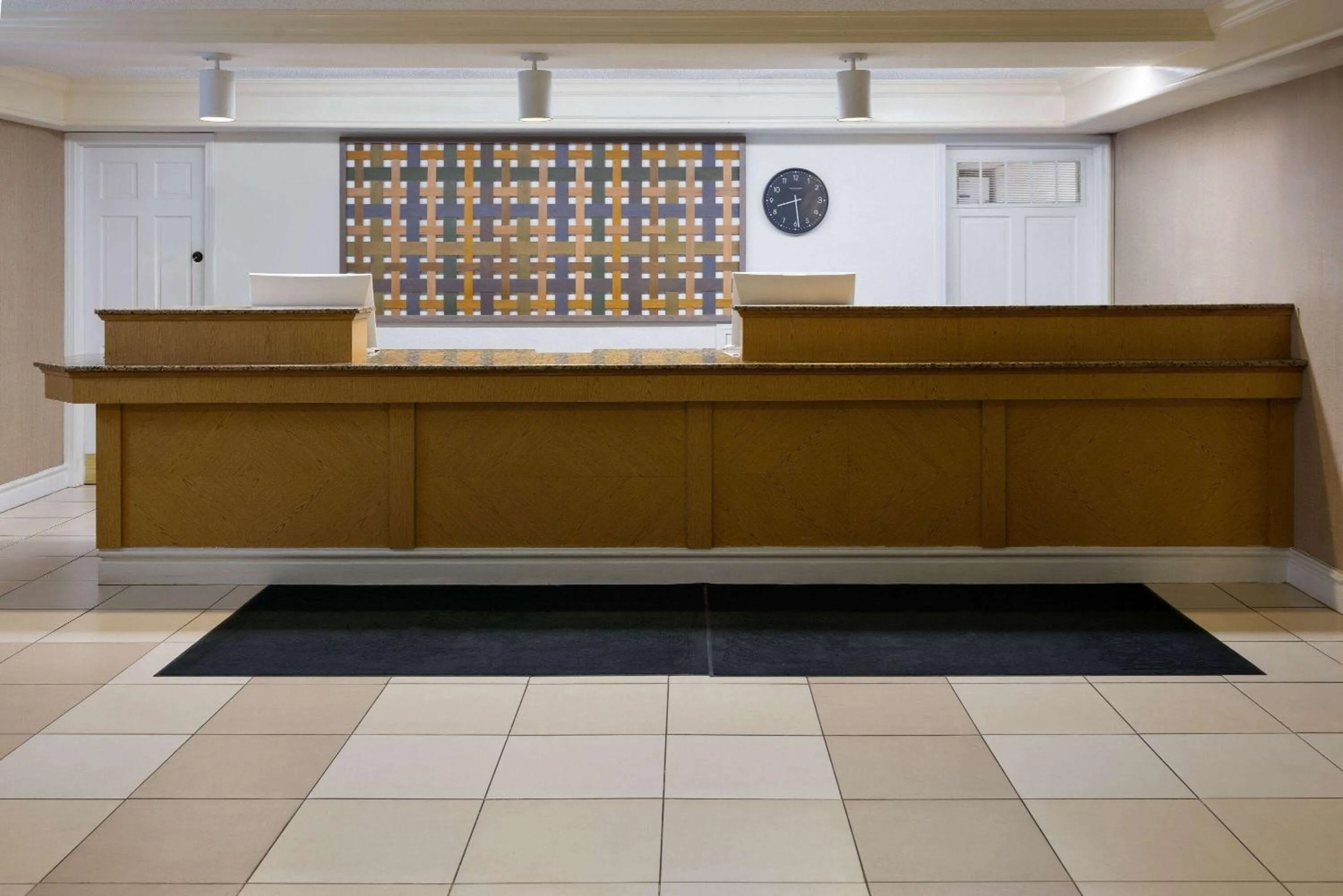 Lobby or reception in La Quinta Inn by Wyndham Pittsburgh Airport
