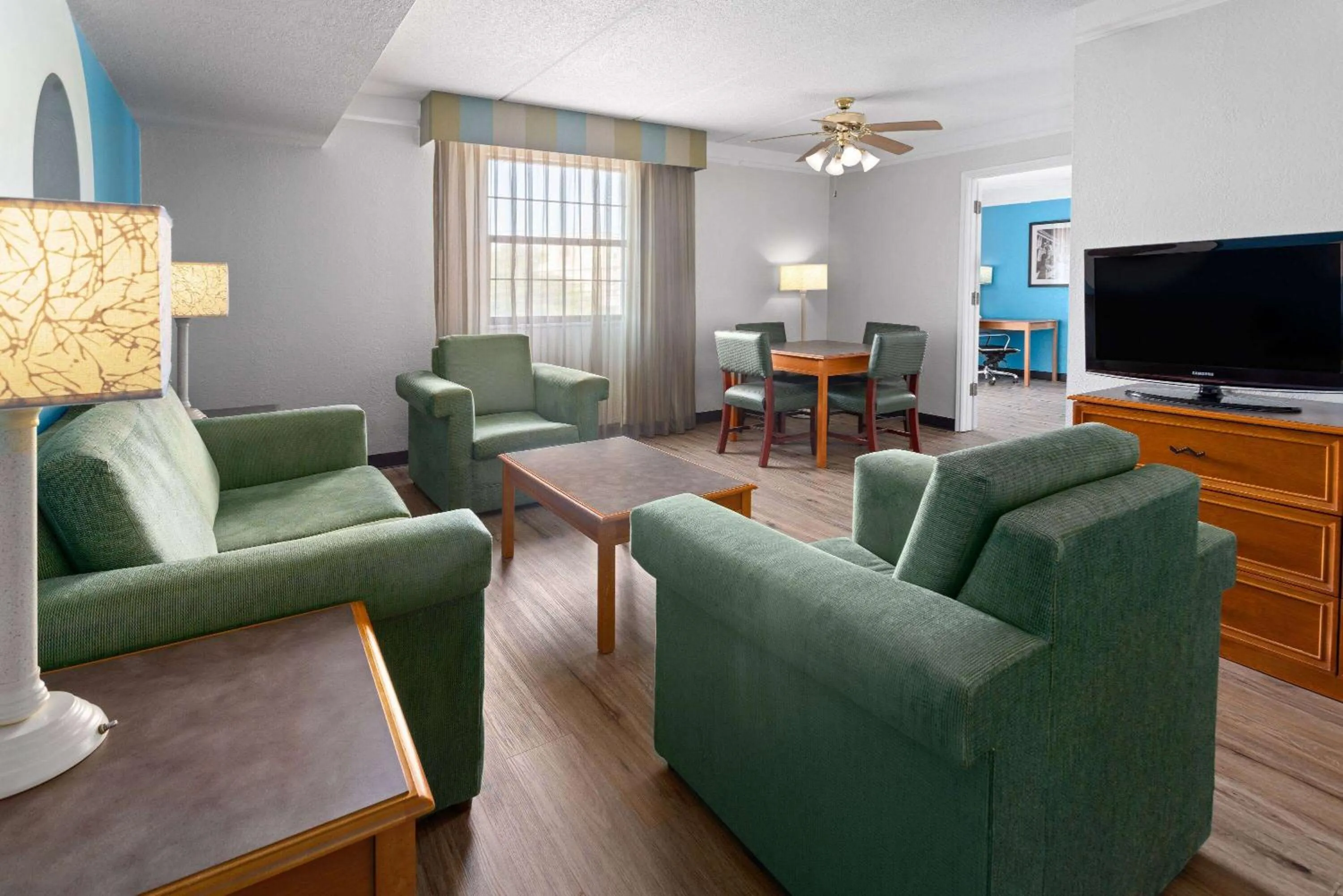 Photo of the whole room in La Quinta Inn by Wyndham Pittsburgh Airport