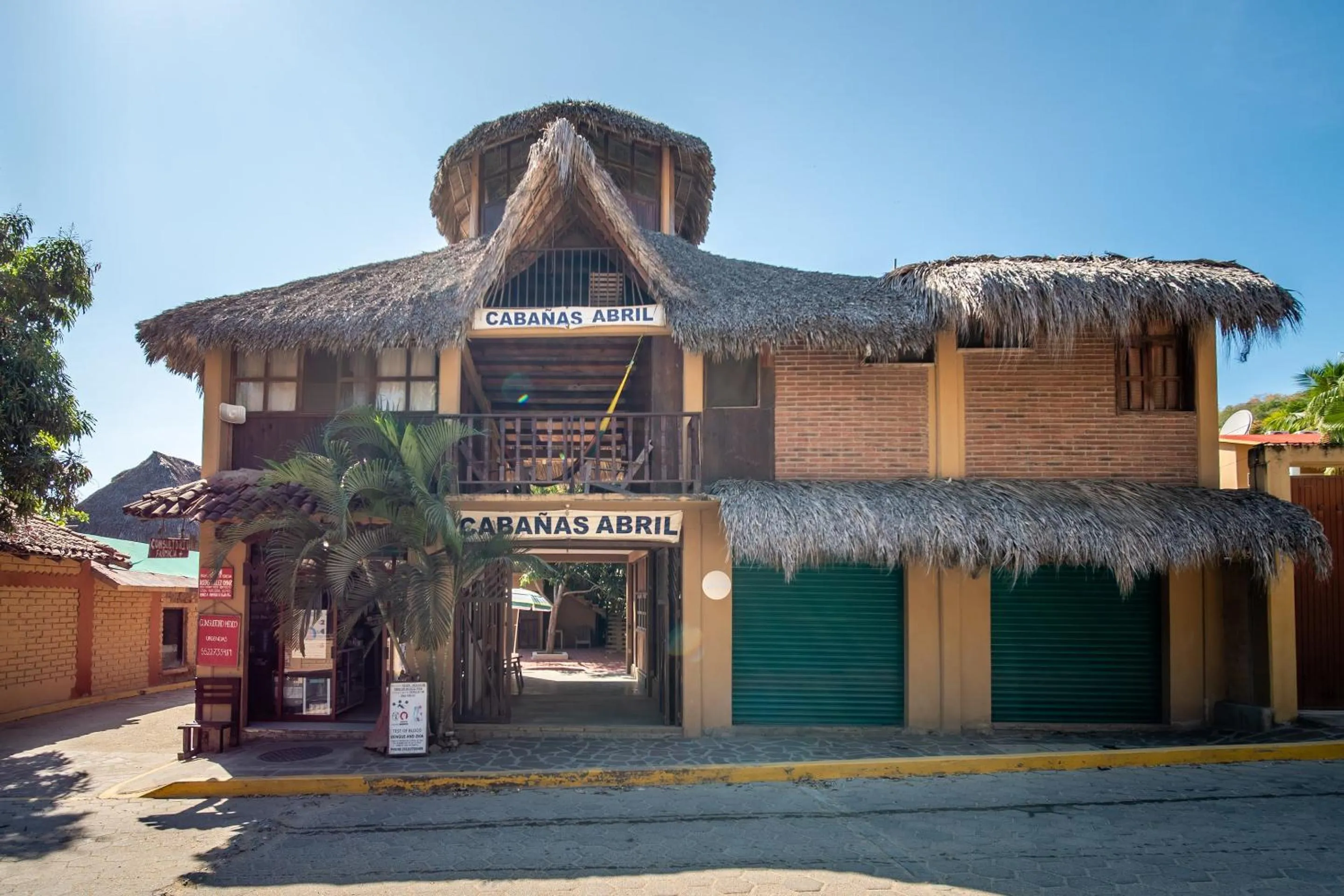 Facade/entrance in OYO Cabañas Abril, Mazunte