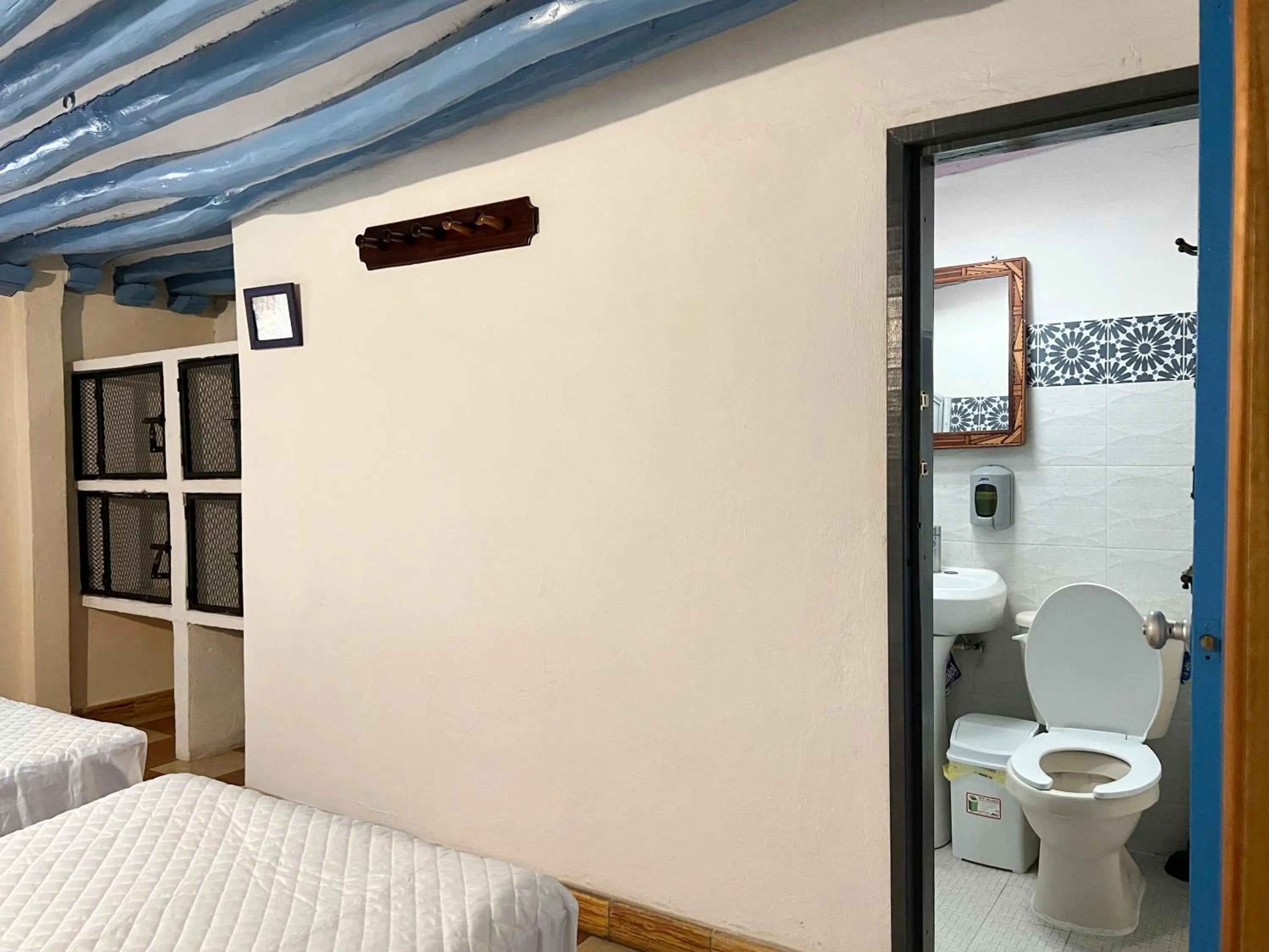 Bathroom, Bed in Hostel Candelaria