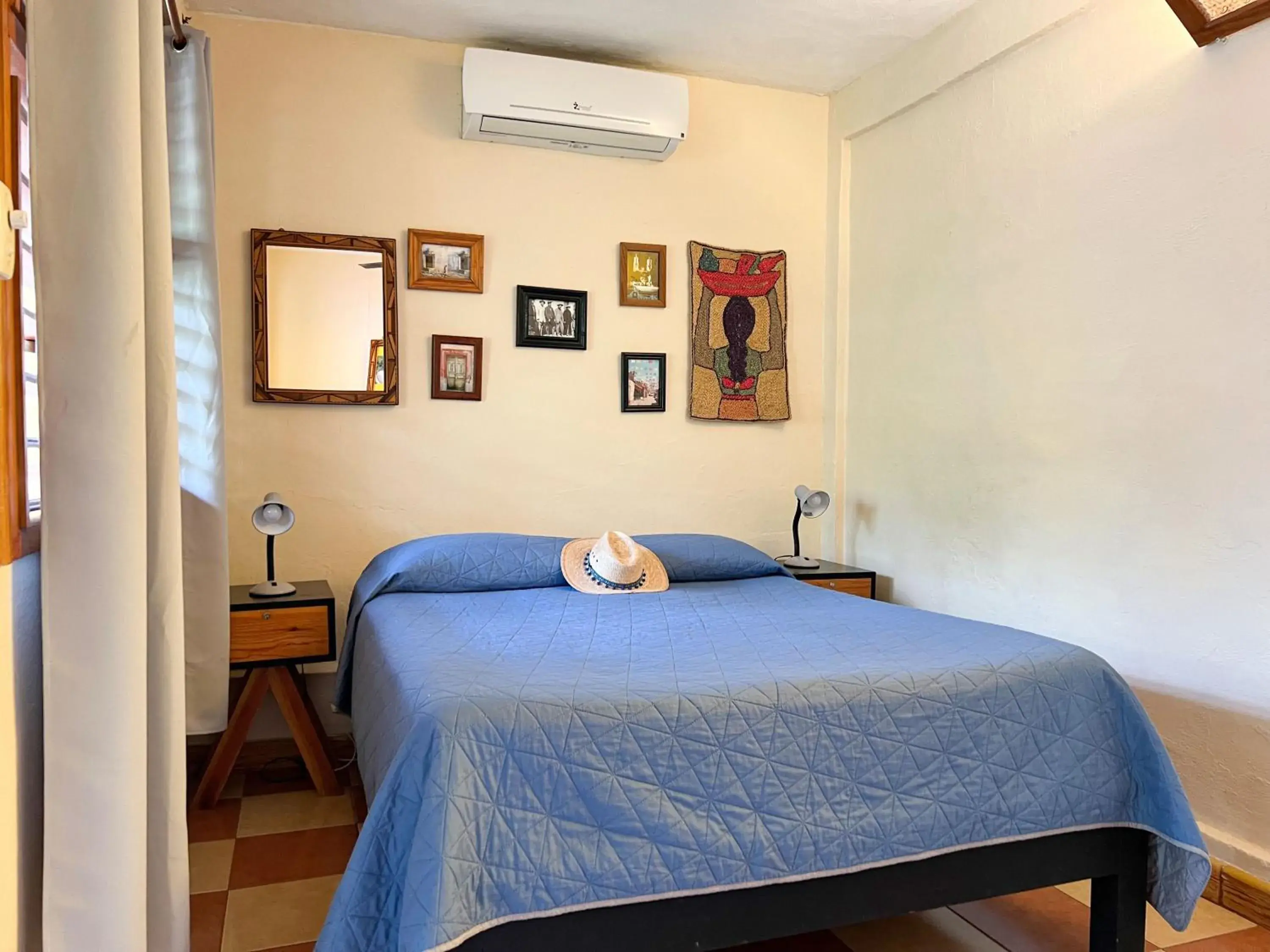 Deluxe Double Room with Shared External Bathroom in Hostel Candelaria Deluxe Double Room with Shared External Bathroom in Hostel Candelaria