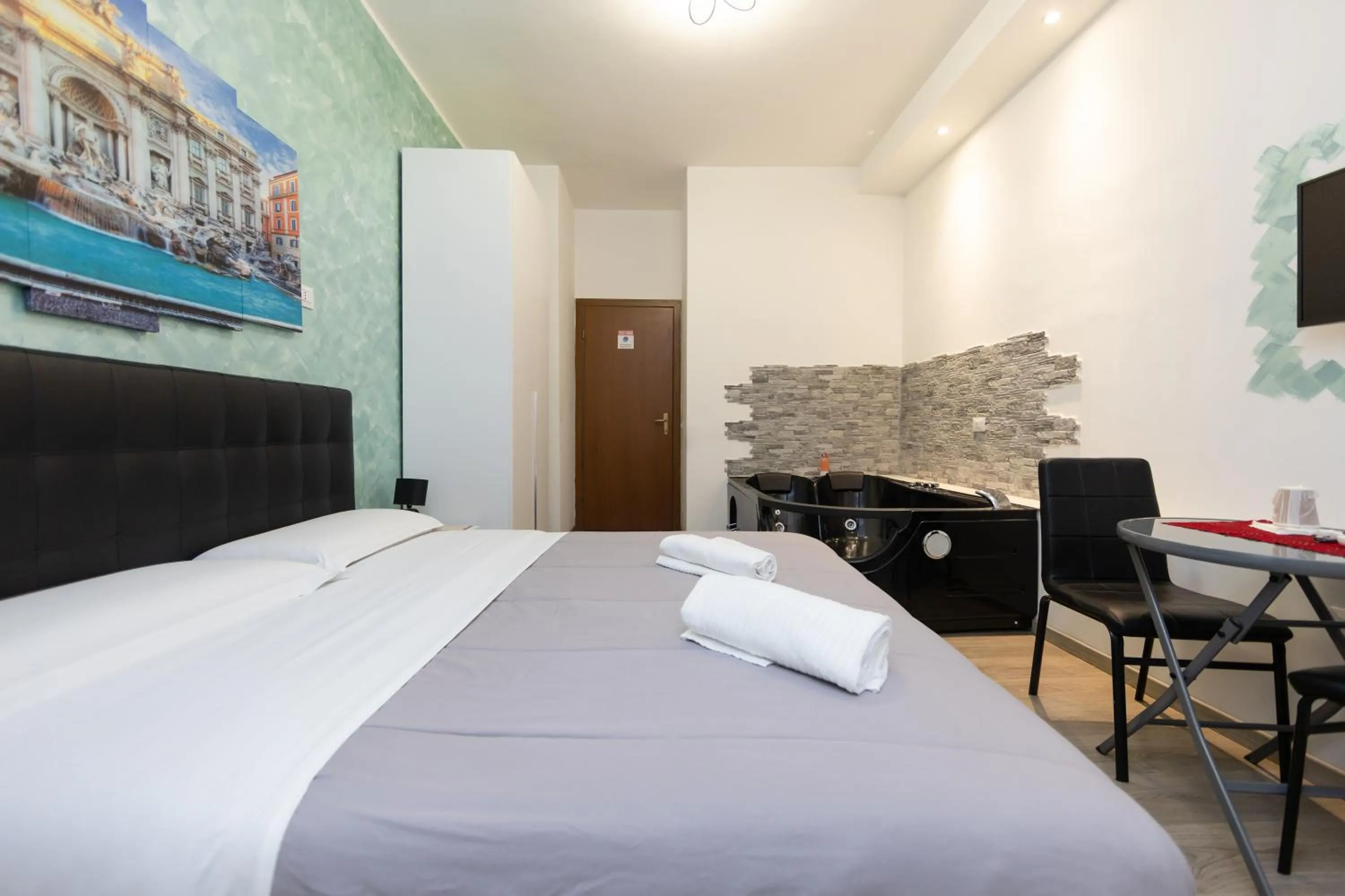 Photo of the whole room, Bed in Imperiale Top