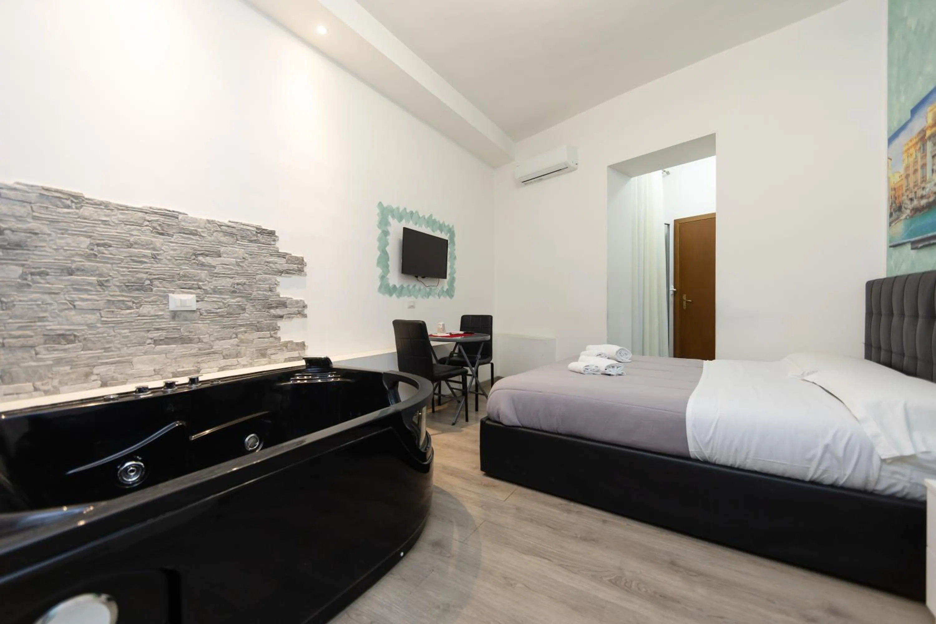 Photo of the whole room, Bed in Imperiale Top