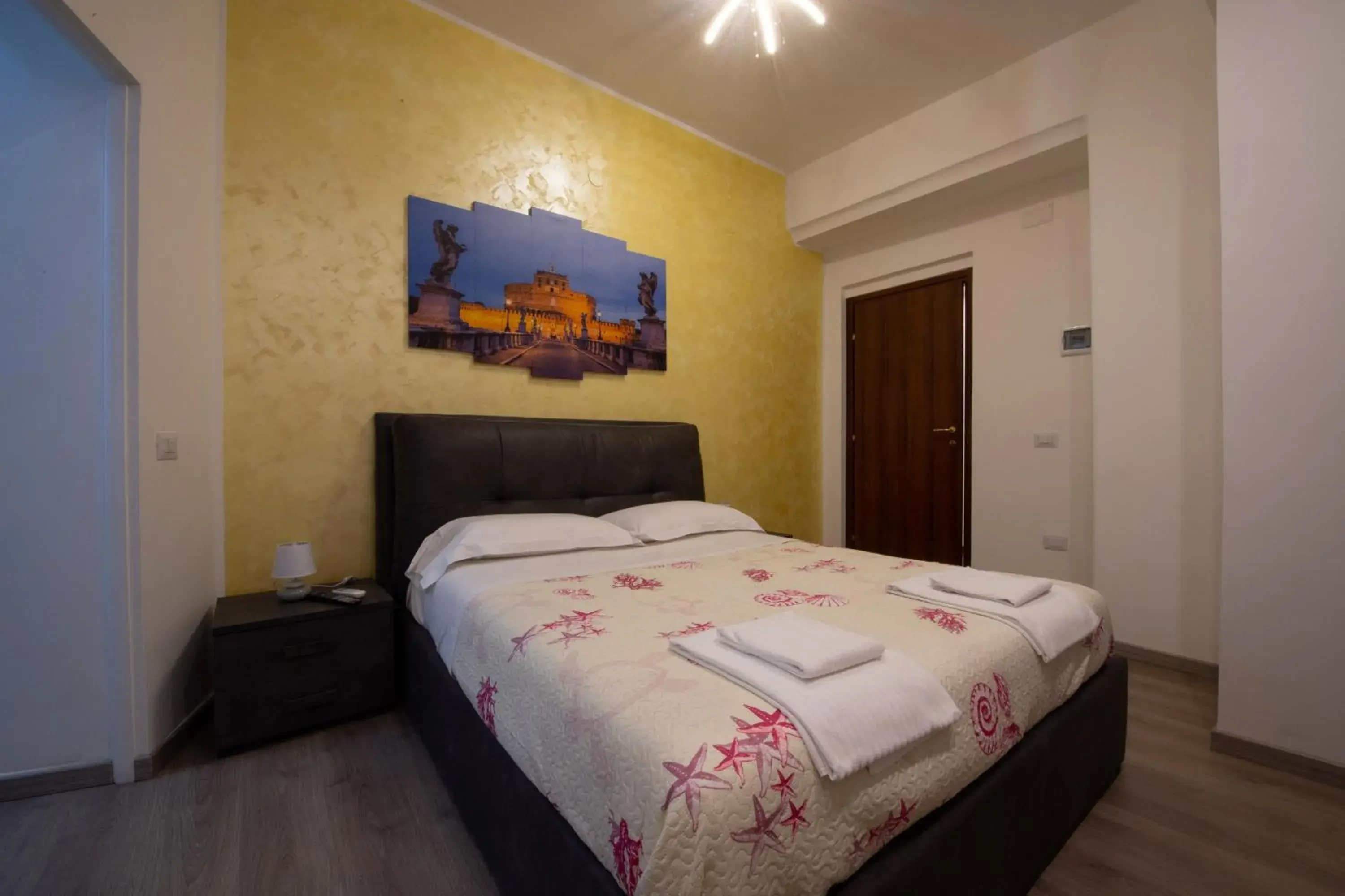 Standard Queen Room - single occupancy in Imperiale Top Standard Queen Room - single occupancy in Imperiale Top