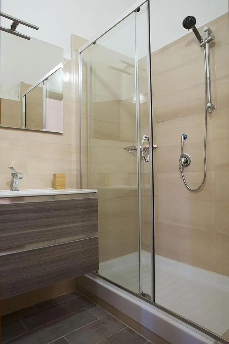 Shower in Imperiale Top