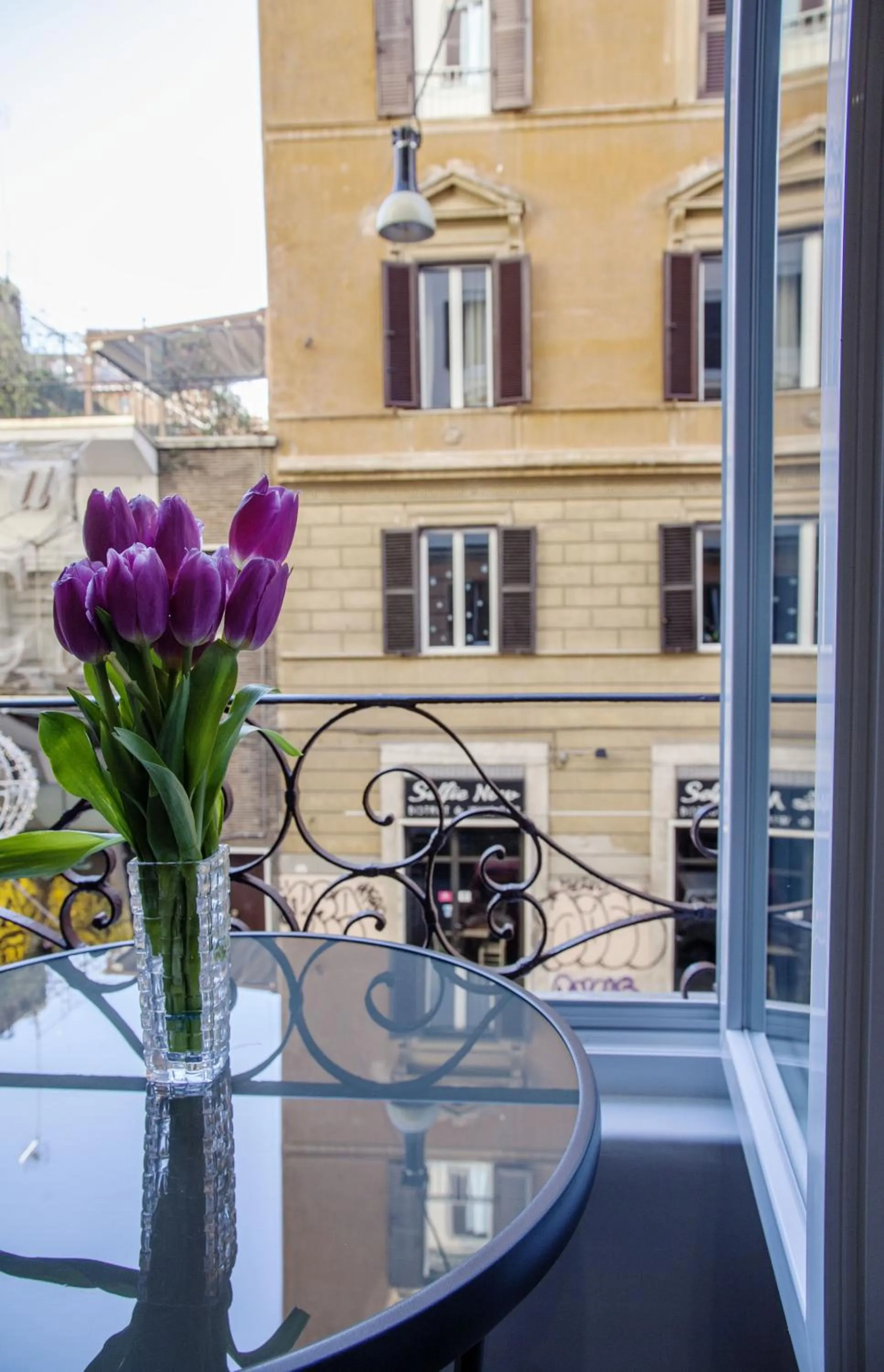 Decorative detail in Imperiale Top