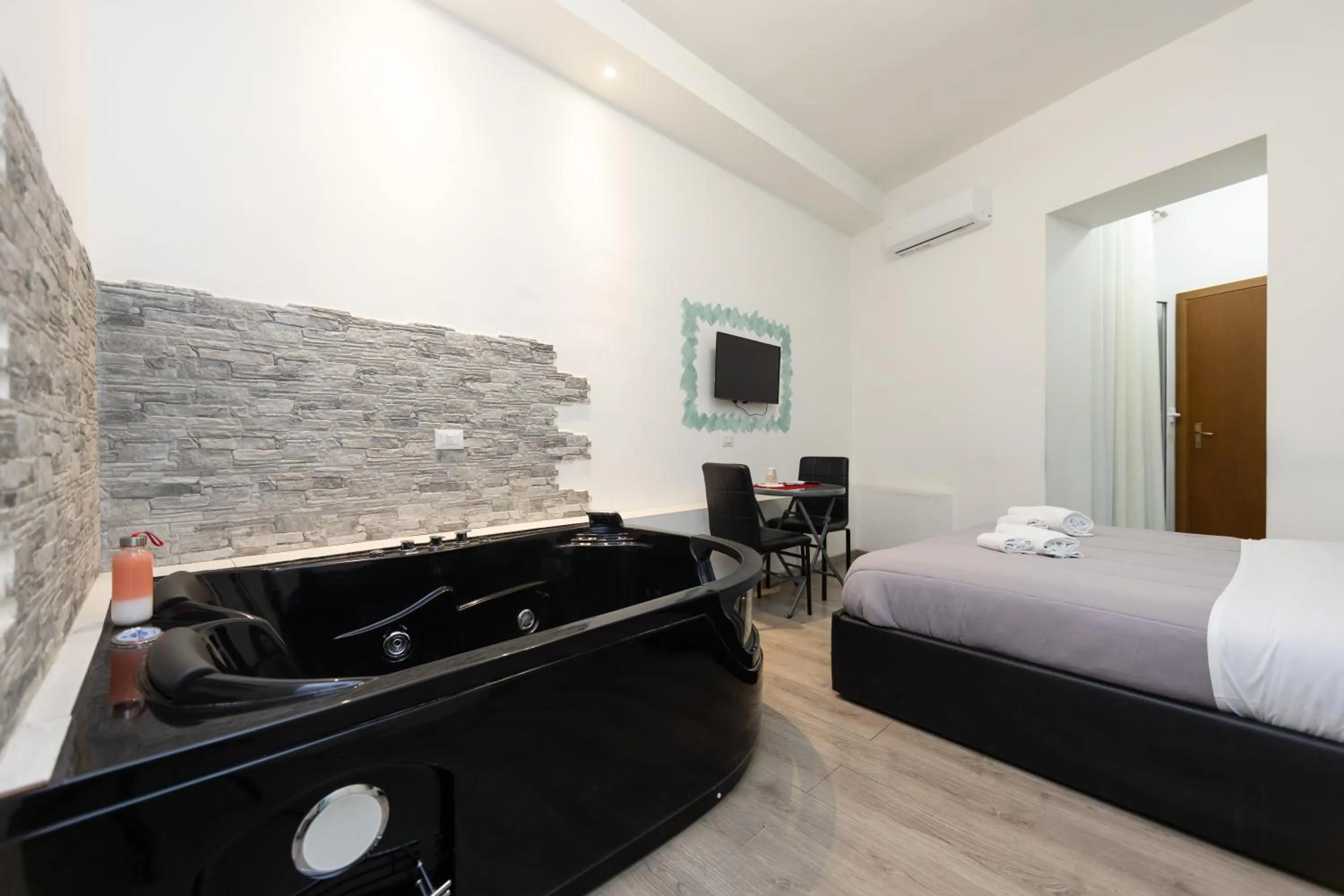 Hot Tub, Bed in Imperiale Top