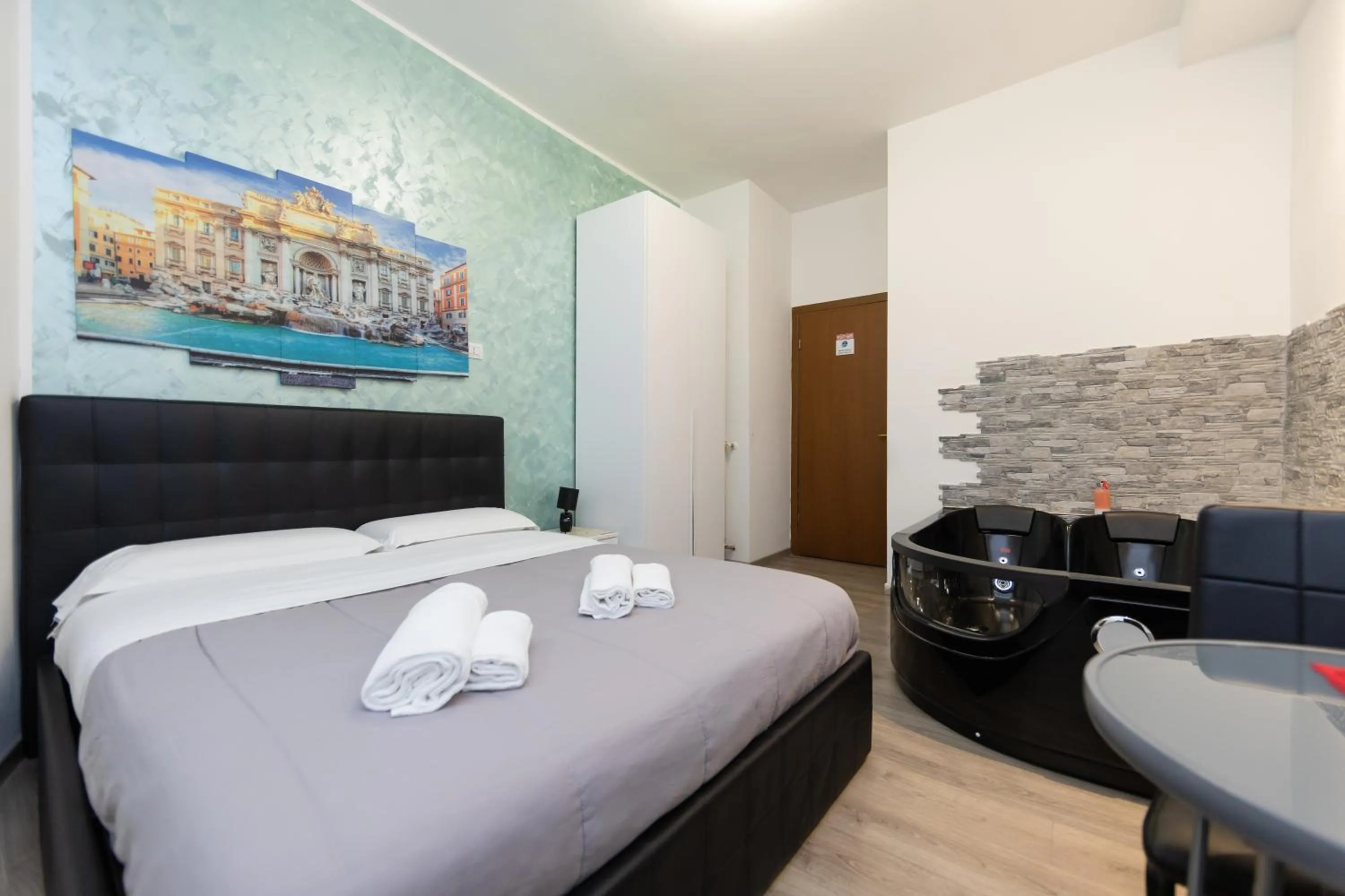 Photo of the whole room, Bed in Imperiale Top