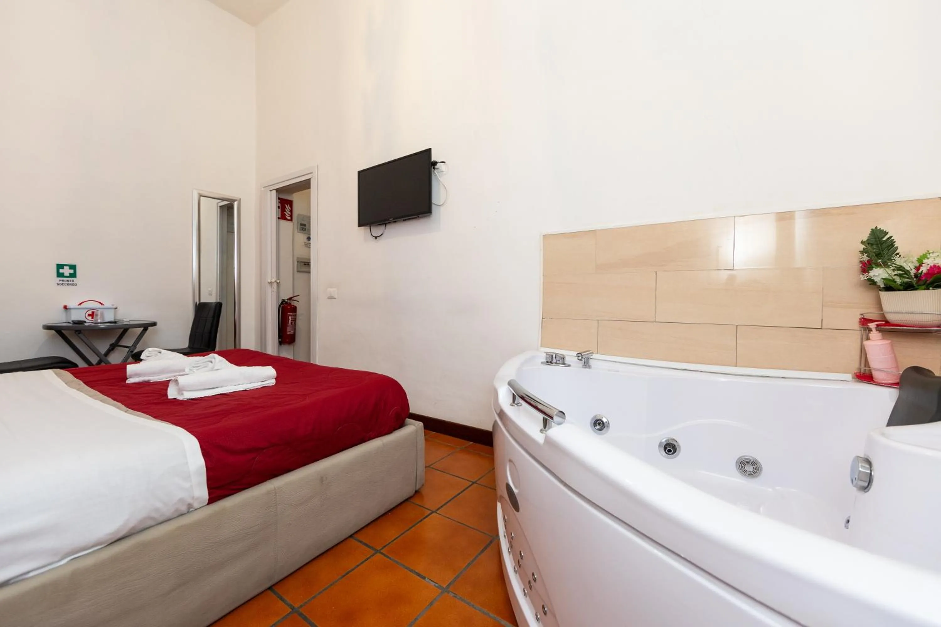 Photo of the whole room, Bed in Imperiale Top