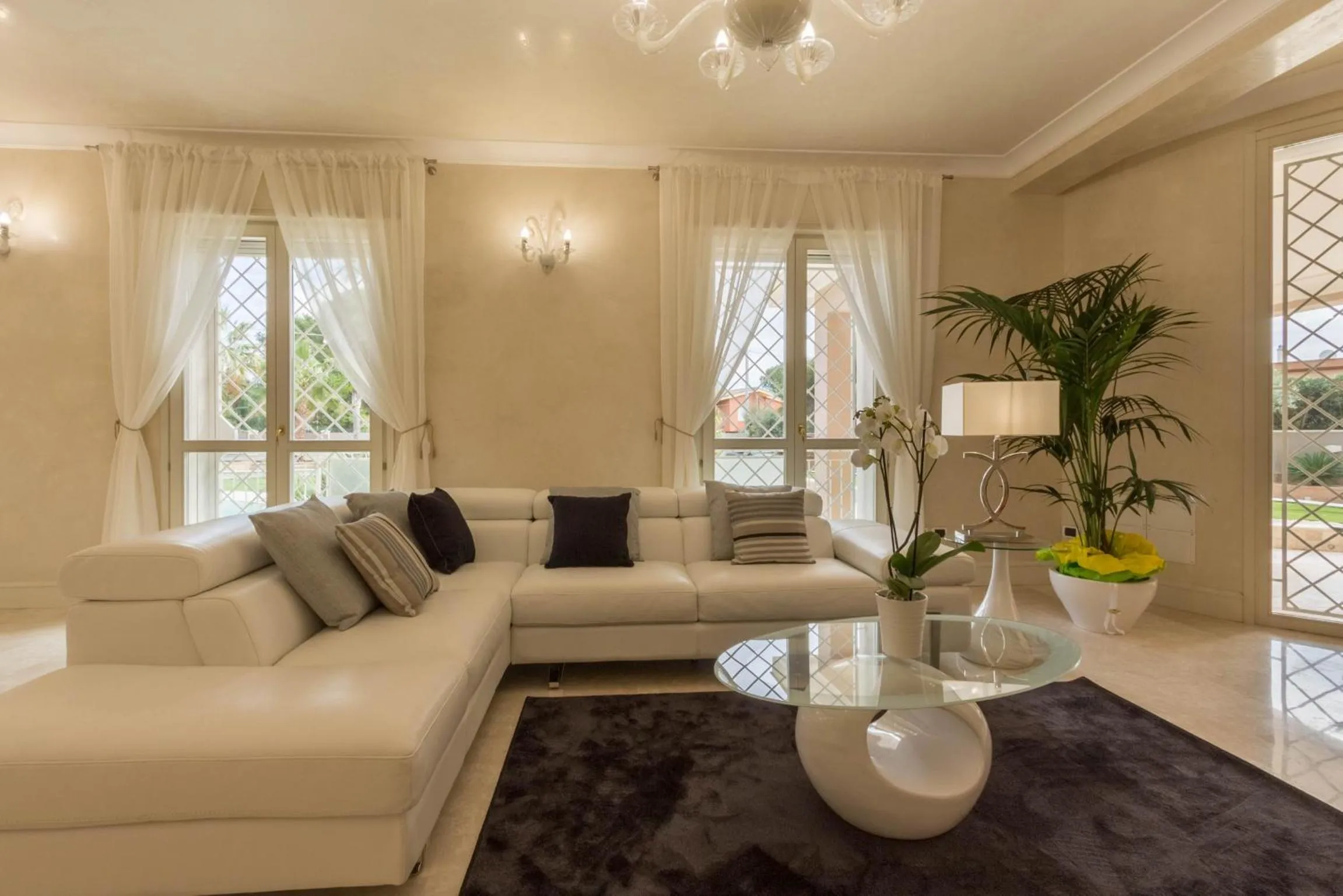 Communal lounge/ TV room in Villa Furoa