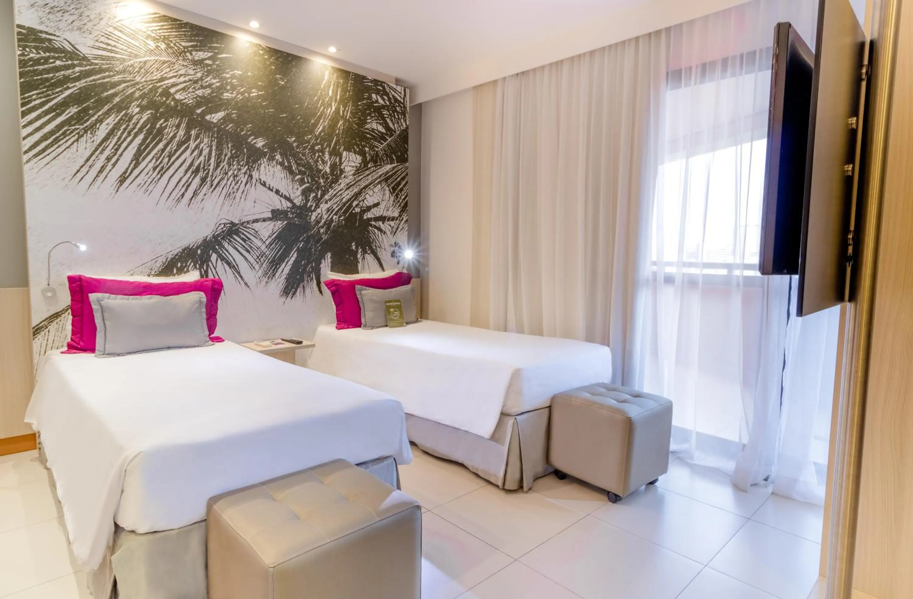 Bed in Mercure Salvador Boulevard Hotel