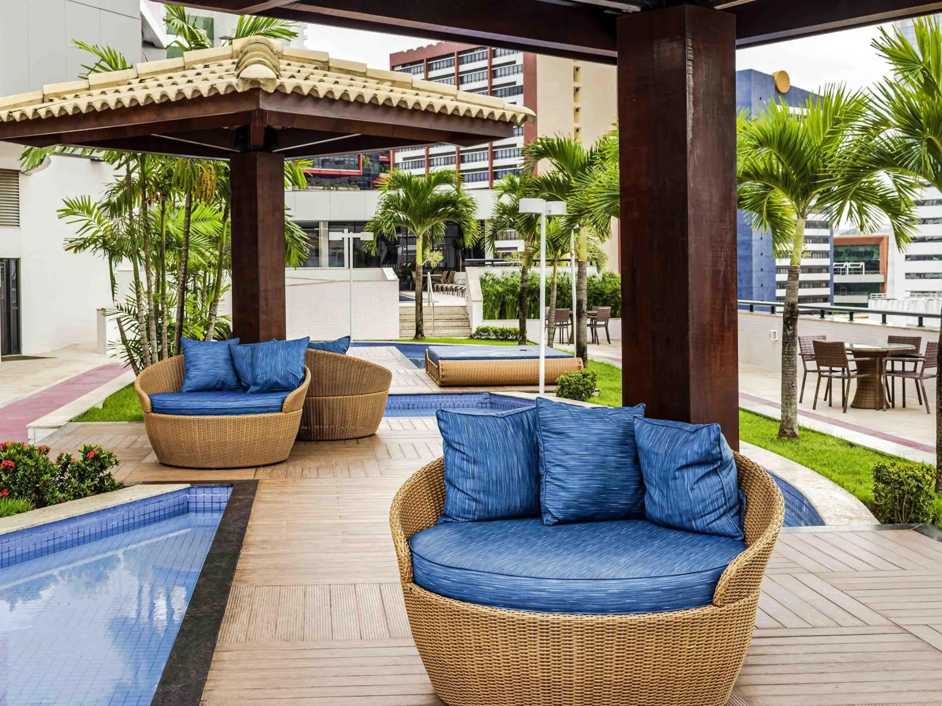 Pool view in Mercure Salvador Boulevard Hotel