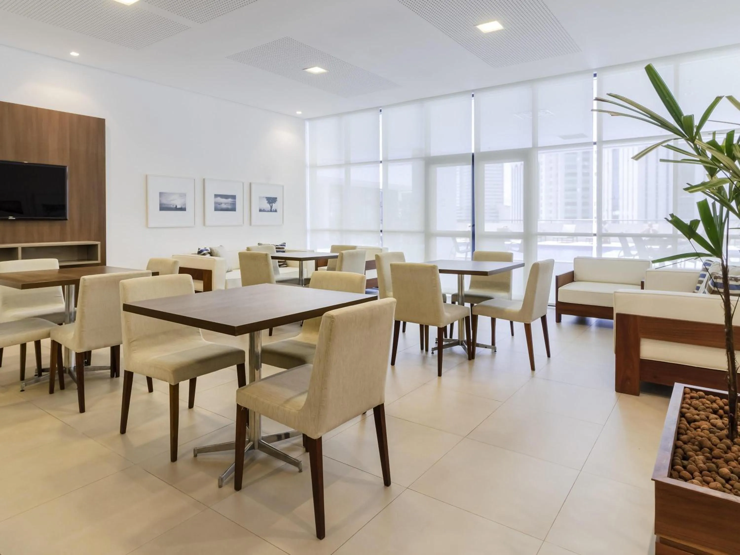 Restaurant/places to eat in Mercure Salvador Boulevard Hotel