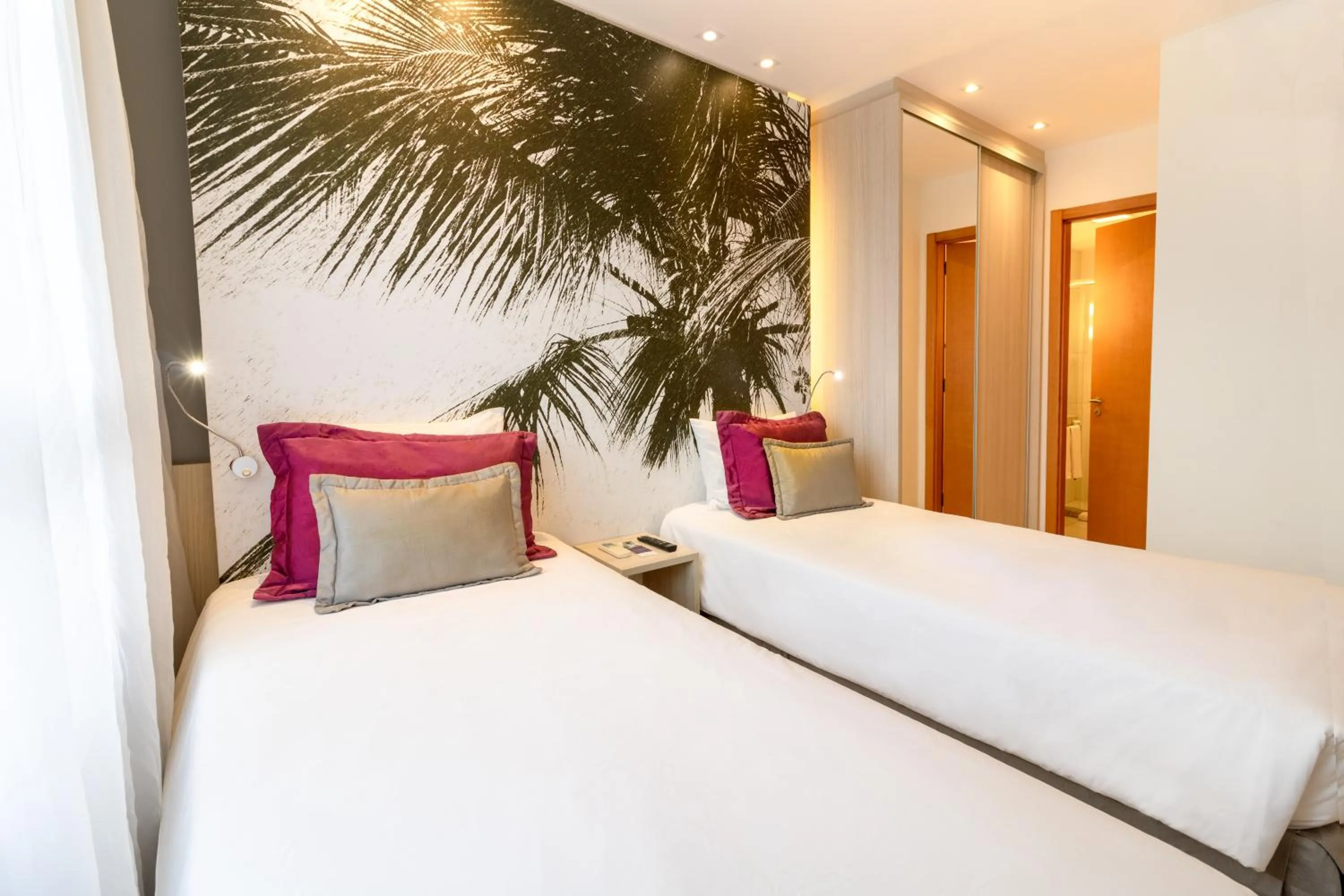 Bed in Mercure Salvador Boulevard Hotel