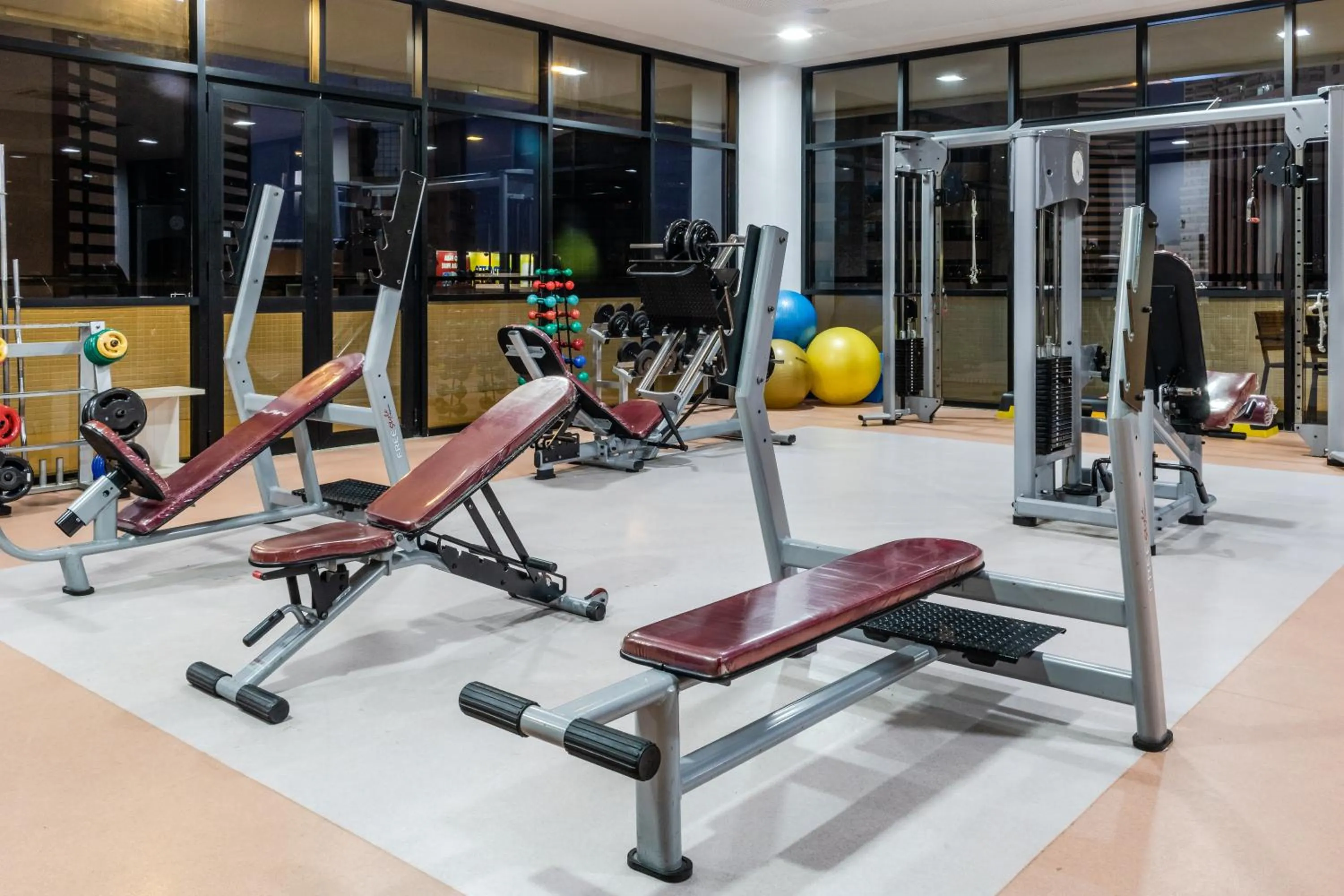 Fitness centre/facilities in Mercure Salvador Boulevard Hotel
