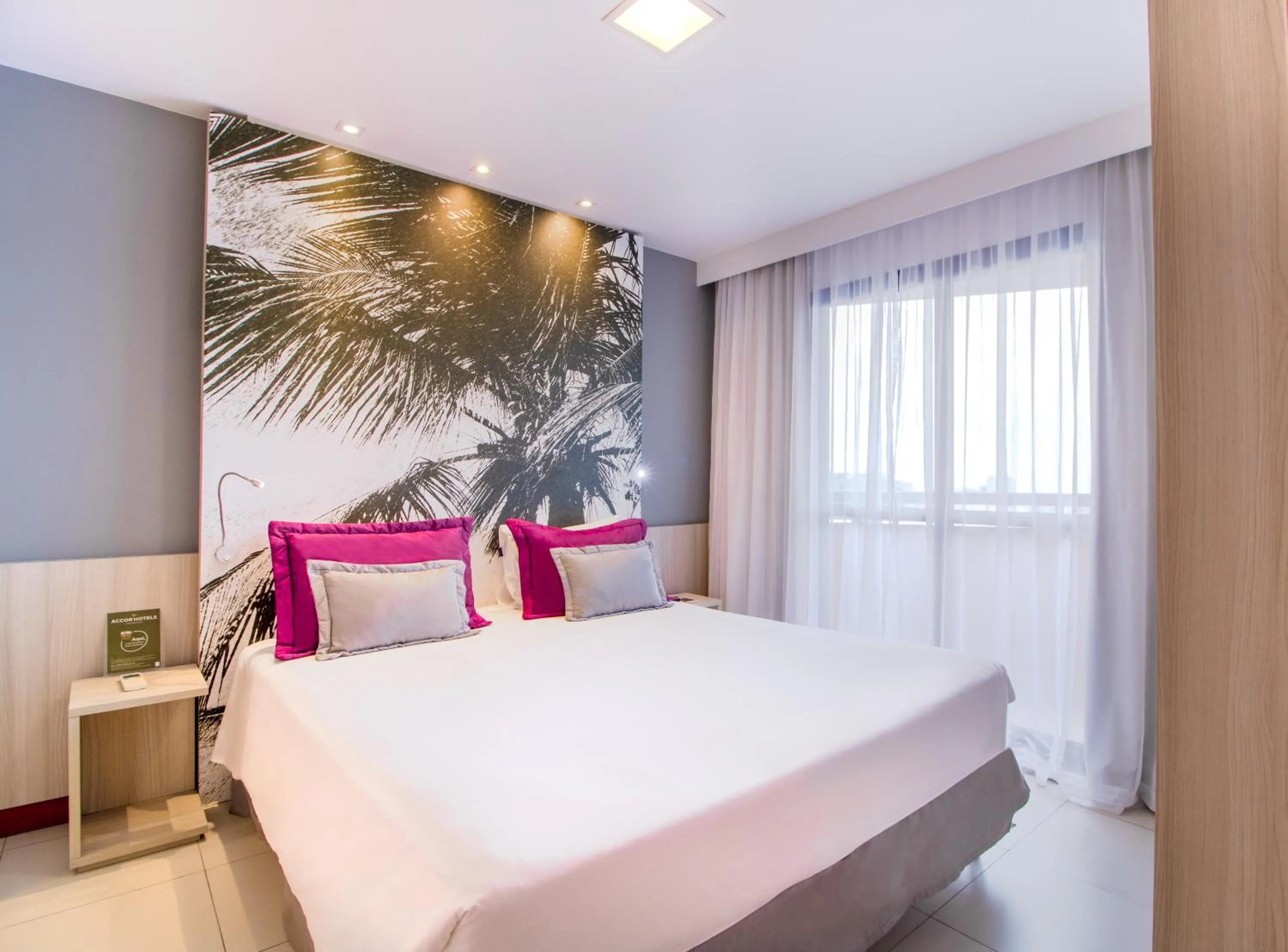 Bed in Mercure Salvador Boulevard Hotel