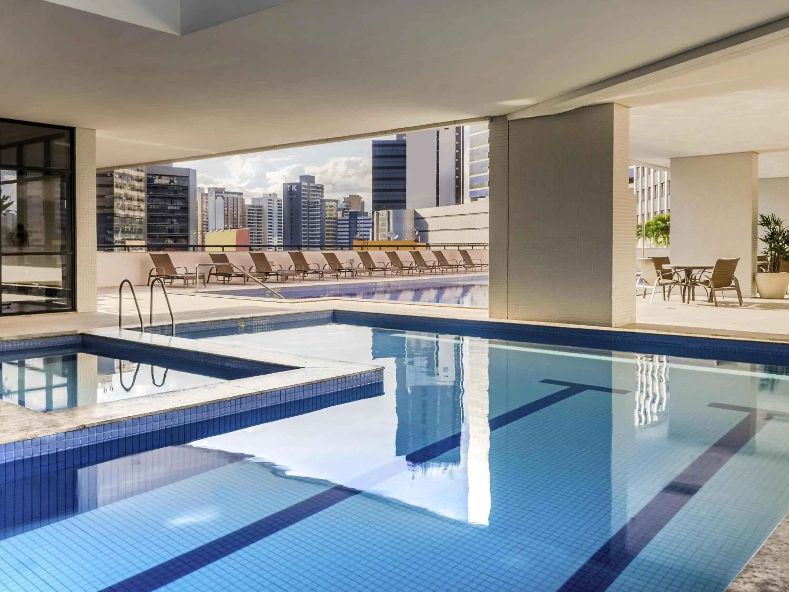 Pool view in Mercure Salvador Boulevard Hotel Pool view in Mercure Salvador Boulevard Hotel