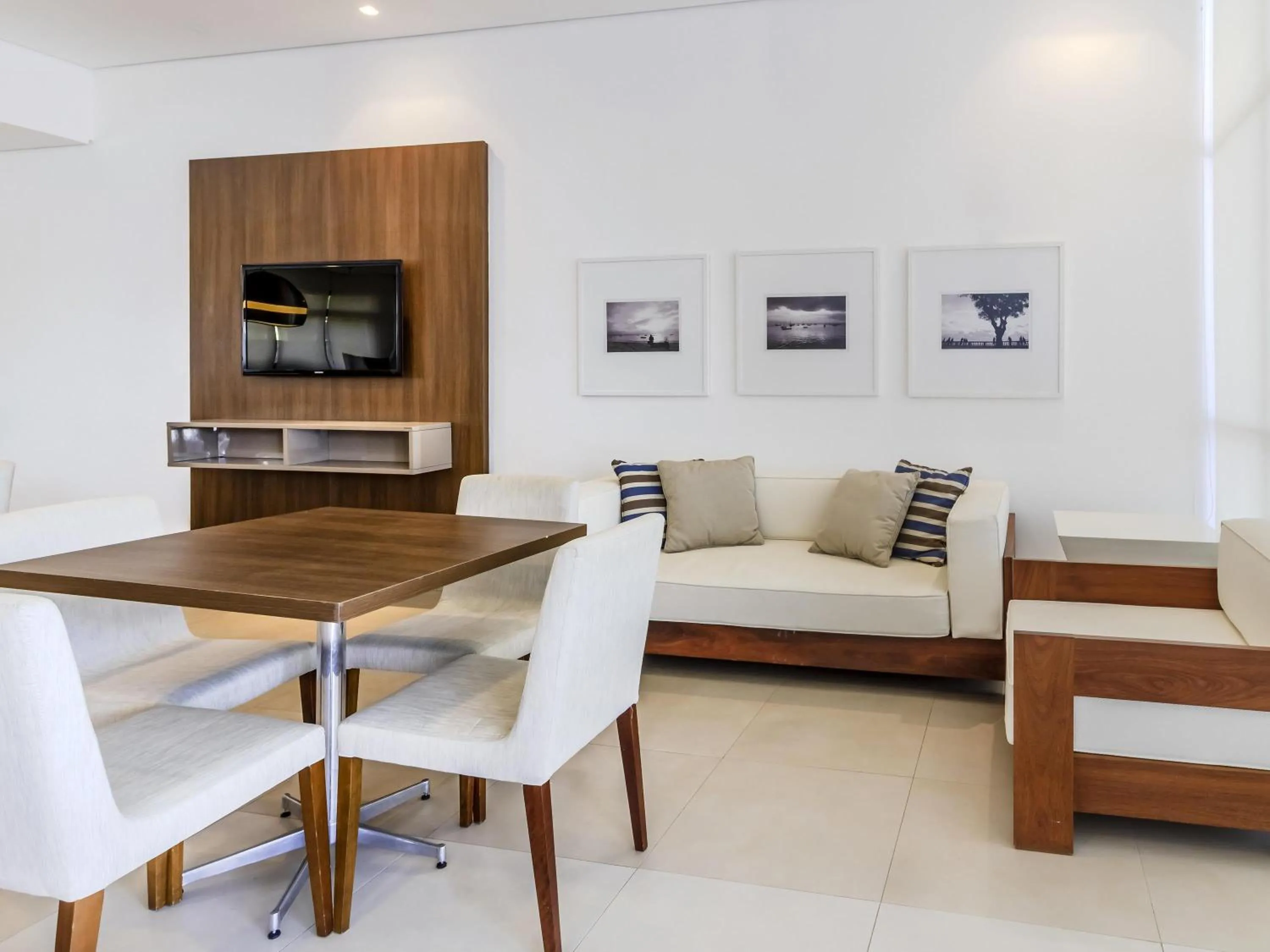 Restaurant/places to eat in Mercure Salvador Boulevard Hotel