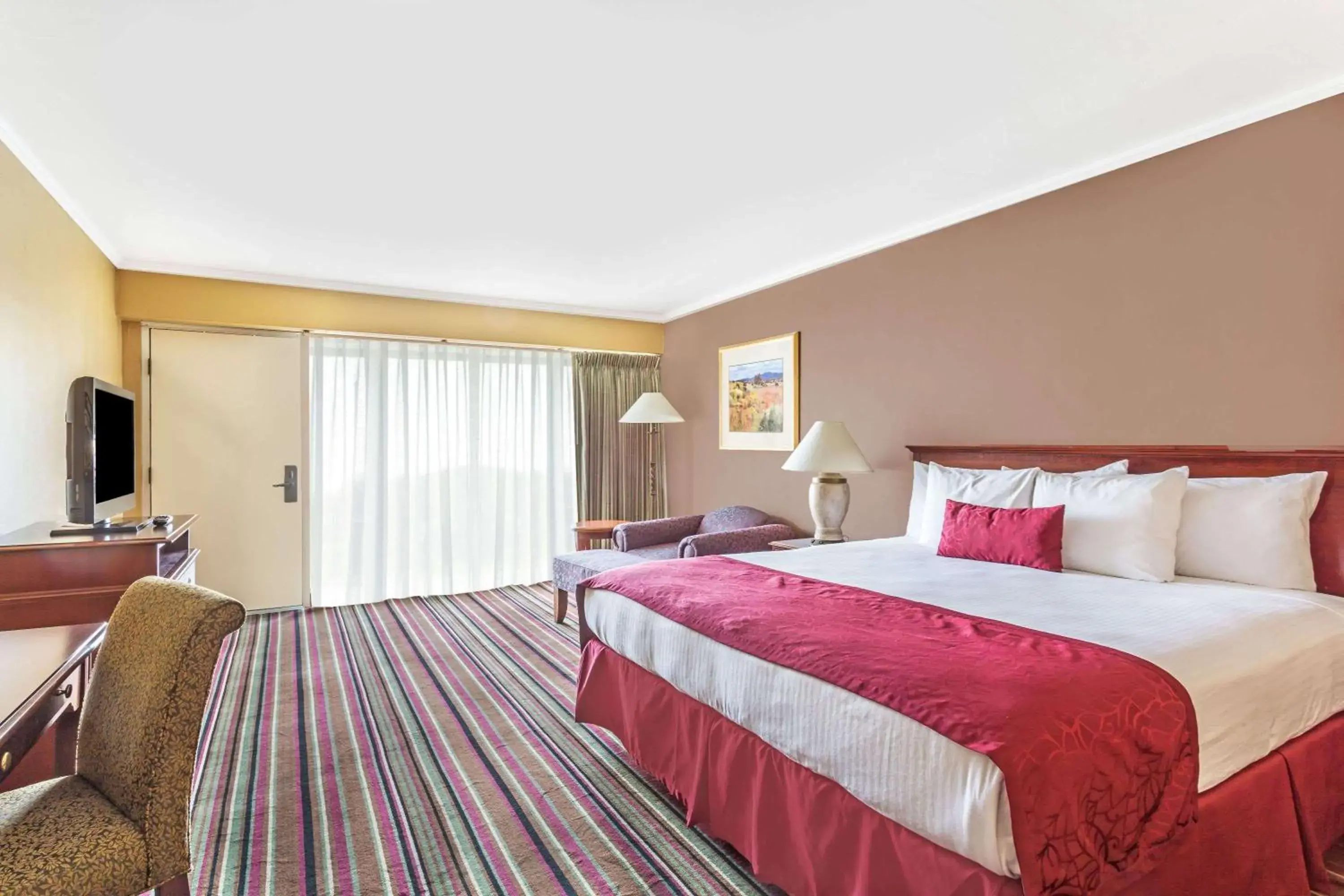 Photo of the whole room, Bed in Days Inn & Suites by Wyndham Logan Photo of the whole room, Bed in Days Inn & Suites by Wyndham Logan