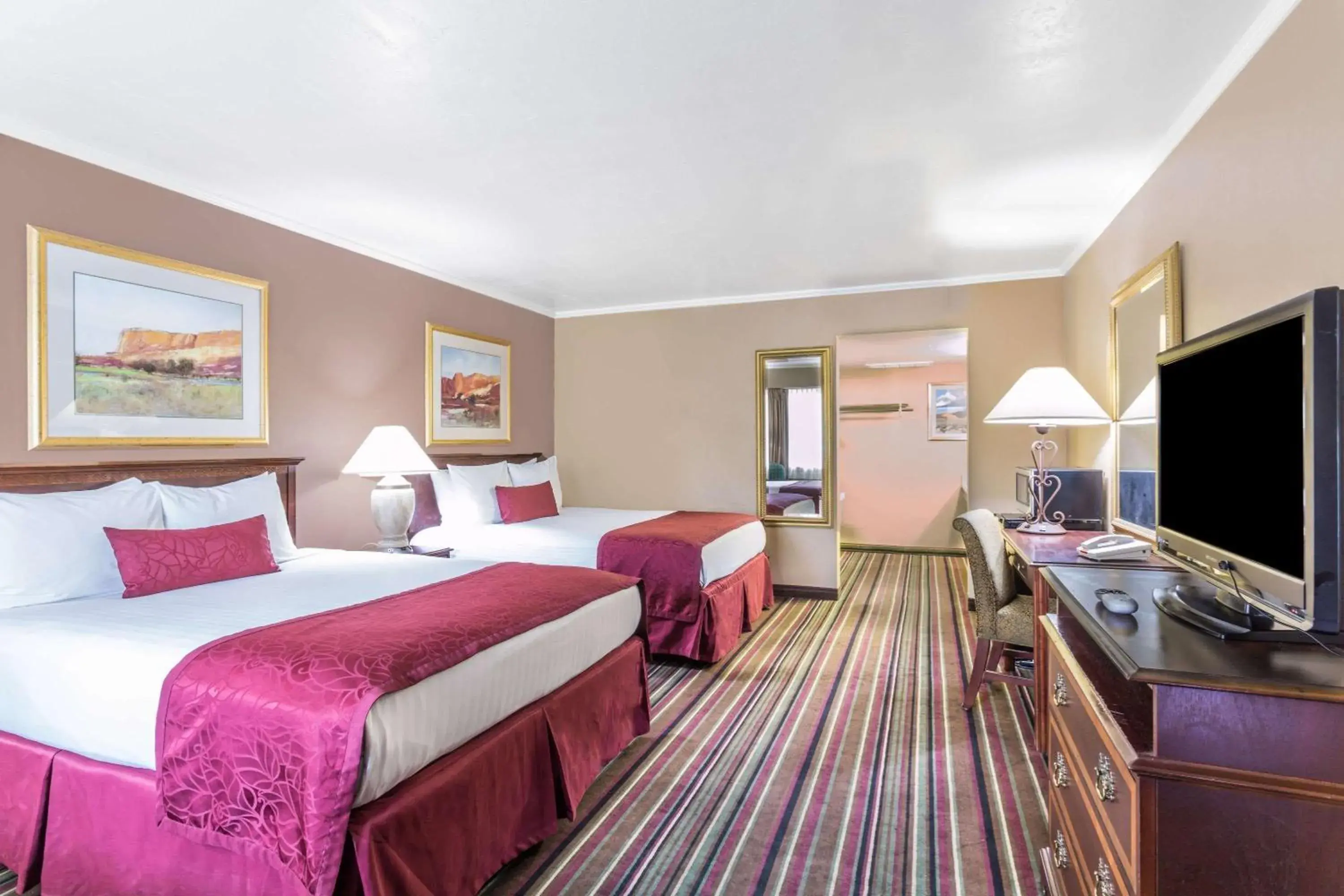 Photo of the whole room, Bed in Days Inn & Suites by Wyndham Logan Photo of the whole room, Bed in Days Inn & Suites by Wyndham Logan