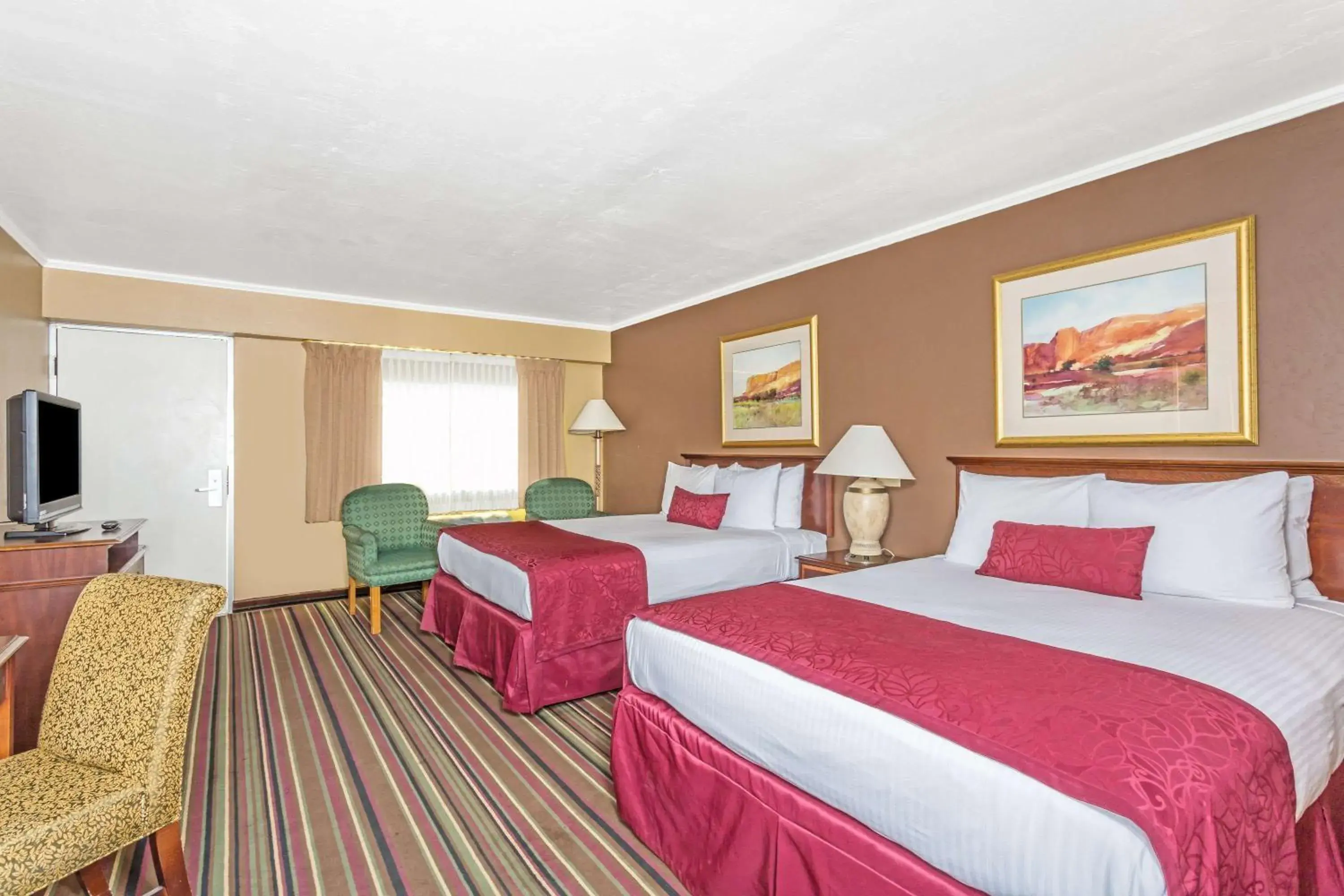 Photo of the whole room, Bed in Days Inn & Suites by Wyndham Logan Photo of the whole room, Bed in Days Inn & Suites by Wyndham Logan