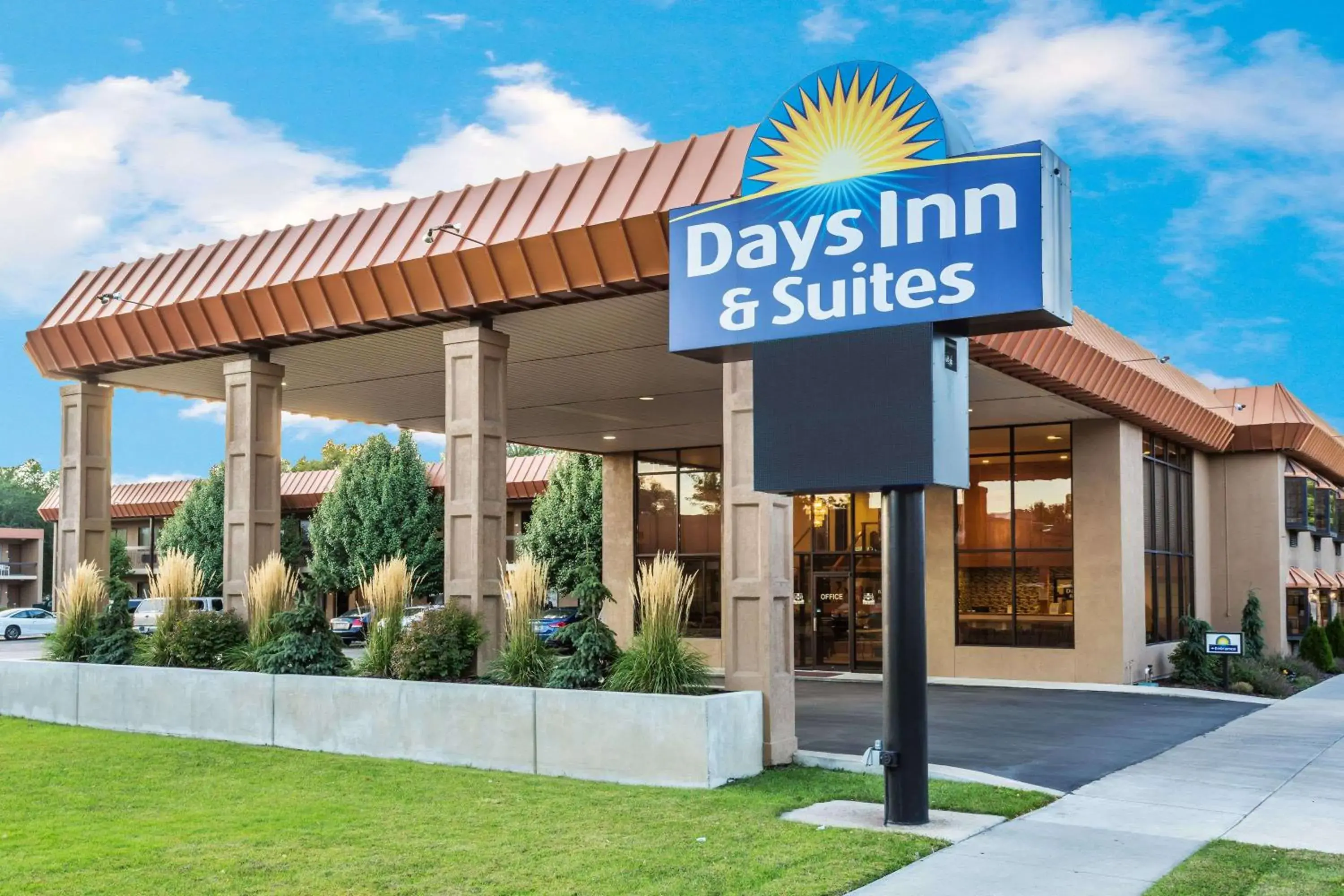Property building in Days Inn & Suites by Wyndham Logan Property building in Days Inn & Suites by Wyndham Logan