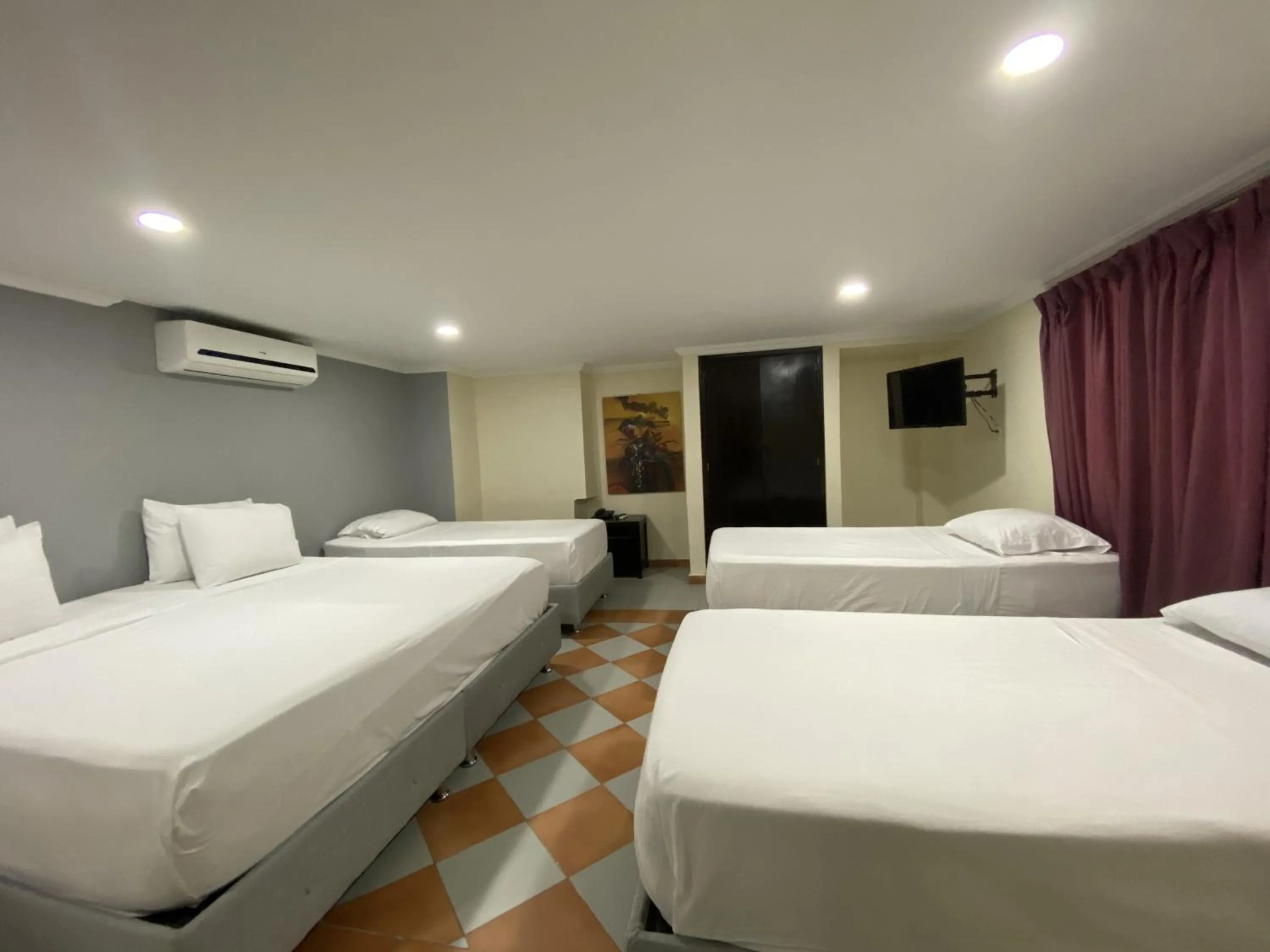 Photo of the whole room, Bed in Hotel Puerta de Oro