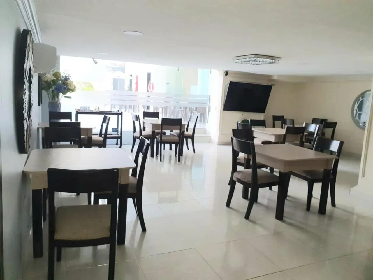 Restaurant/places to eat in Hotel Puerta de Oro