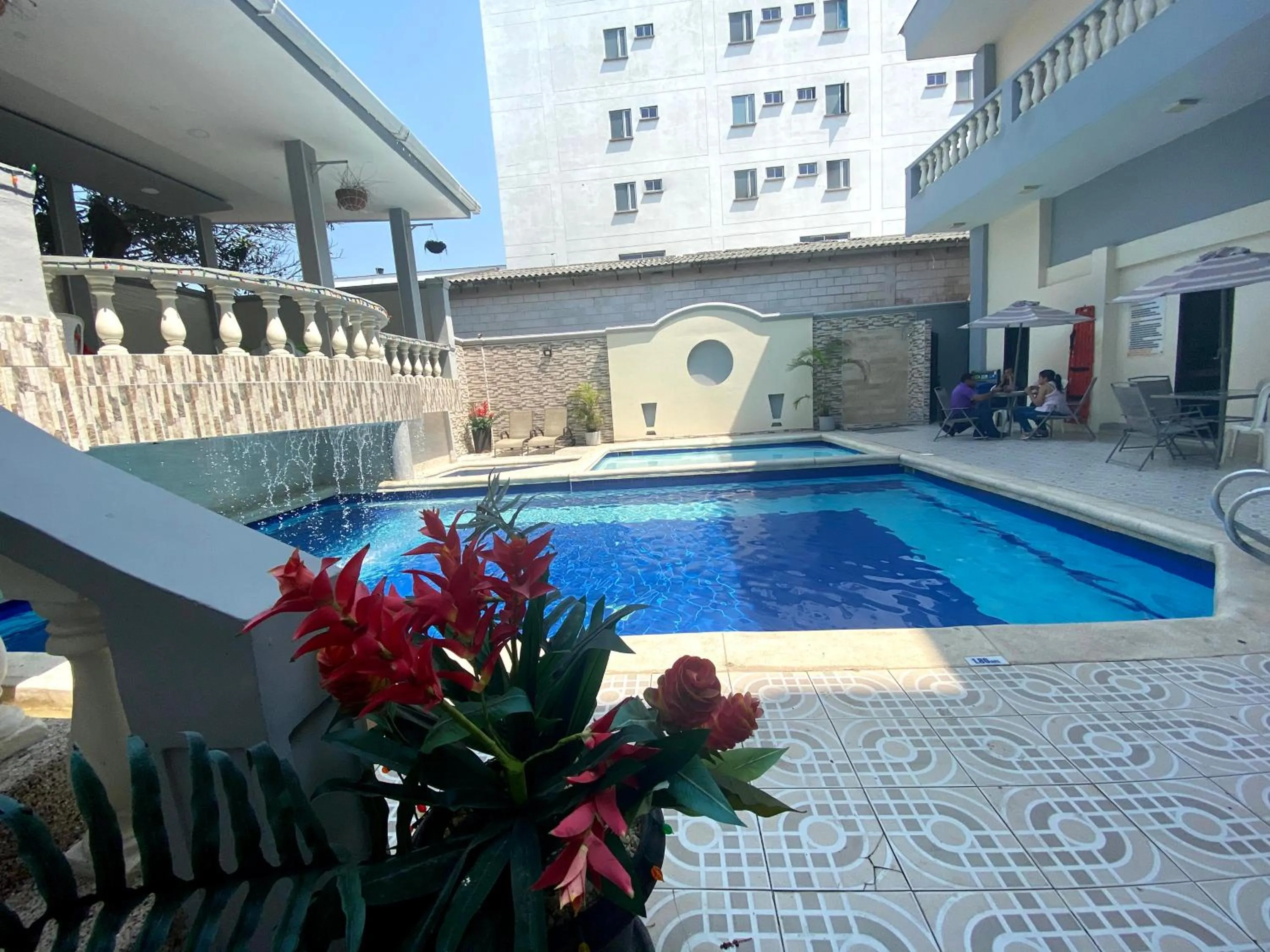 Swimming pool in Hotel Puerta de Oro