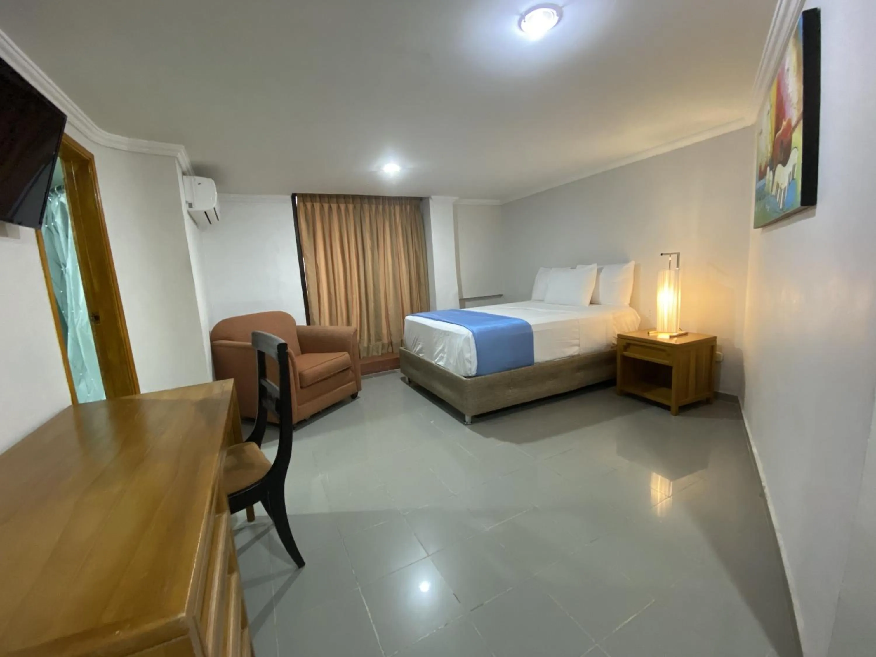 Photo of the whole room, Bed in Hotel Puerta de Oro