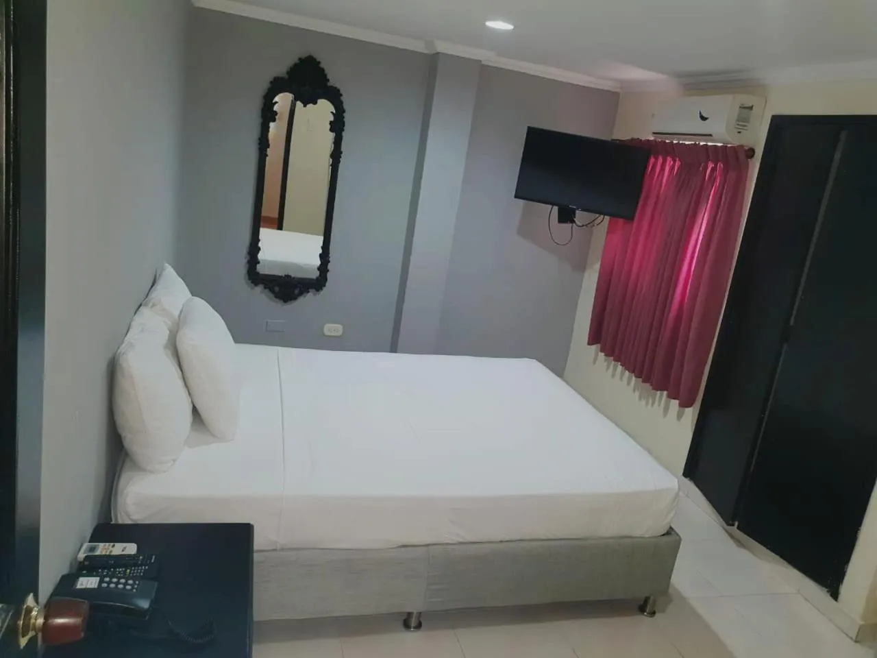 Photo of the whole room, Bed in Hotel Puerta de Oro