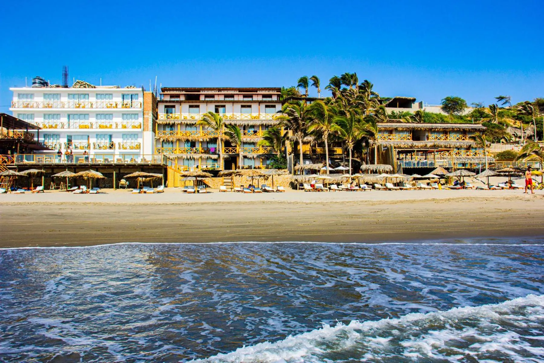 Property building in Hotel Costa Blanca de Vichayito