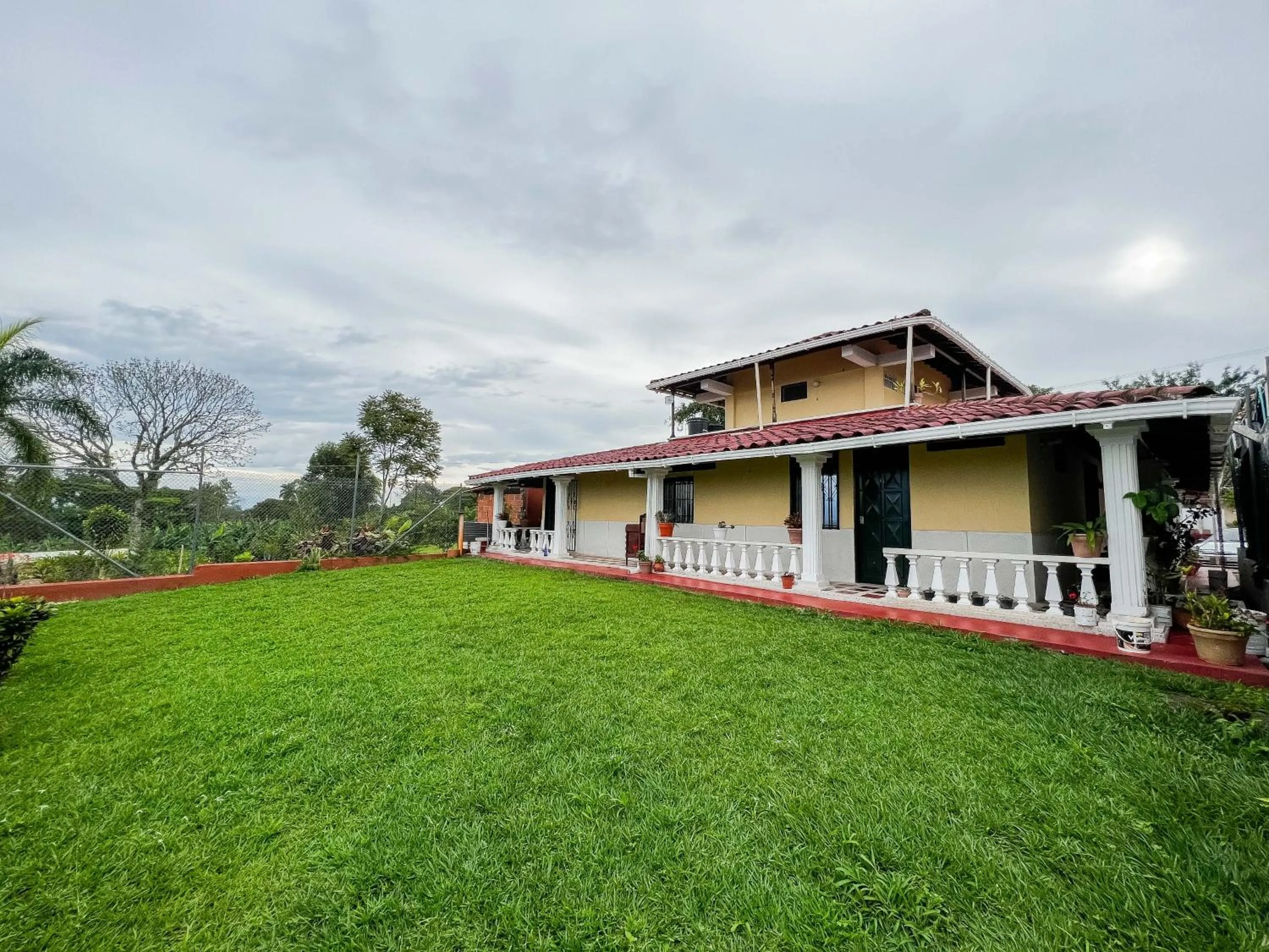Spring in Casa Campestre La Colombiana