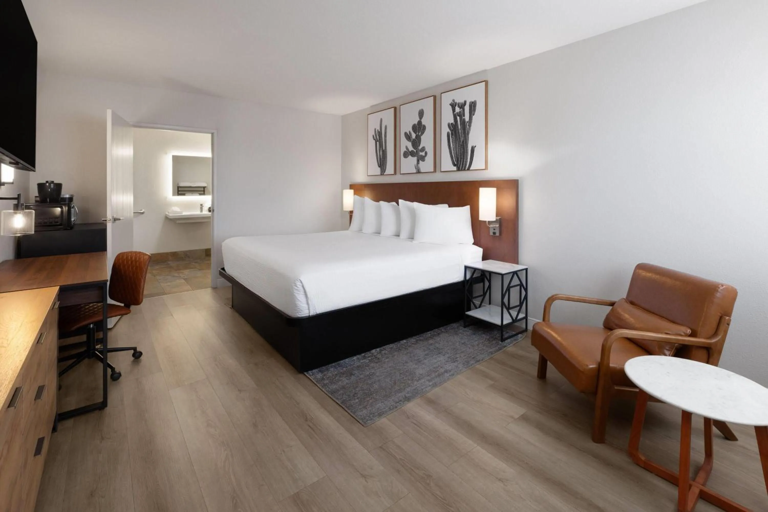 Photo of the whole room, Bed in Kokopelli Inn Sedona, Trademark Collection by Wyndham