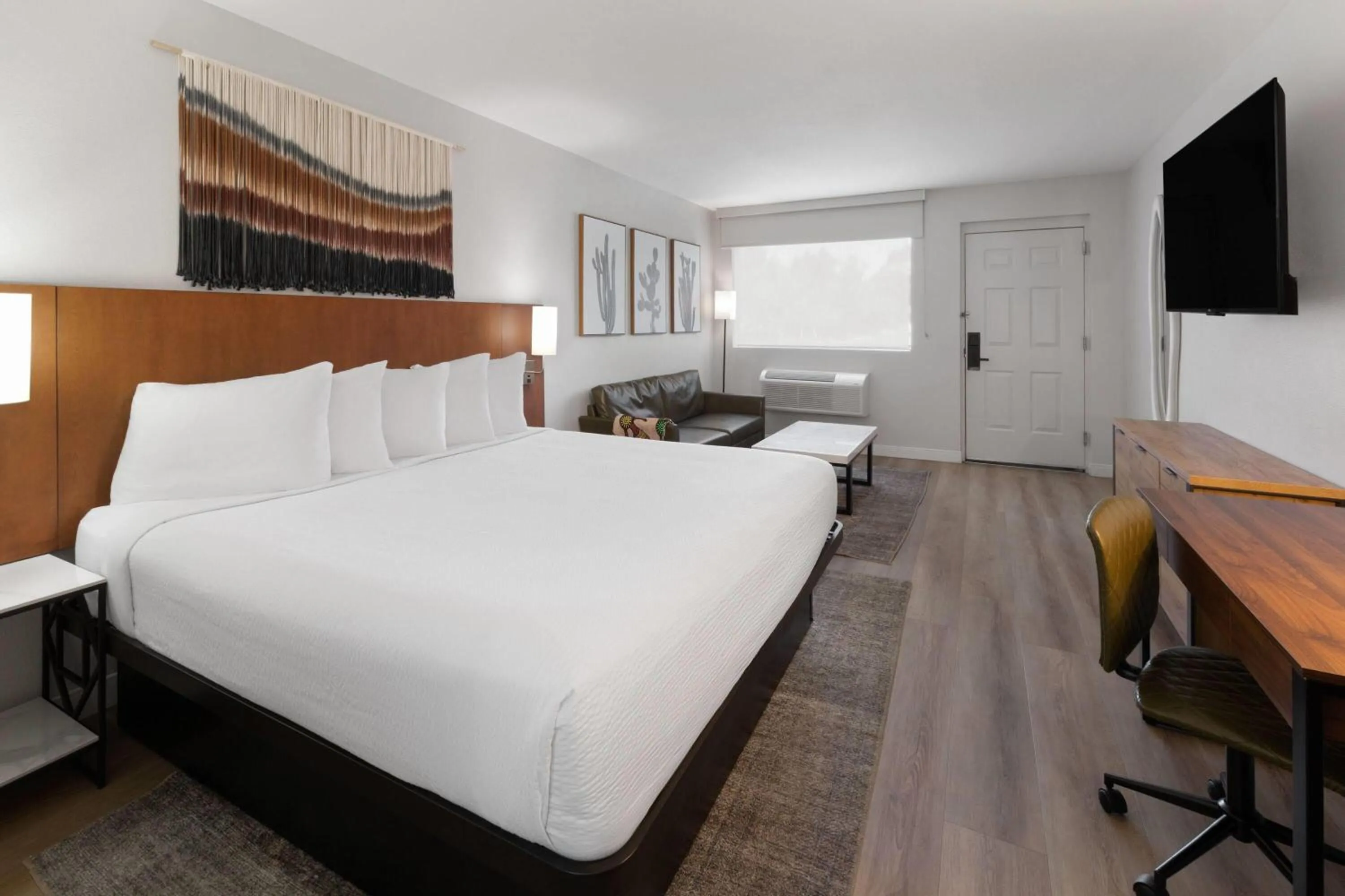 Photo of the whole room, Bed in Kokopelli Inn Sedona, Trademark Collection by Wyndham