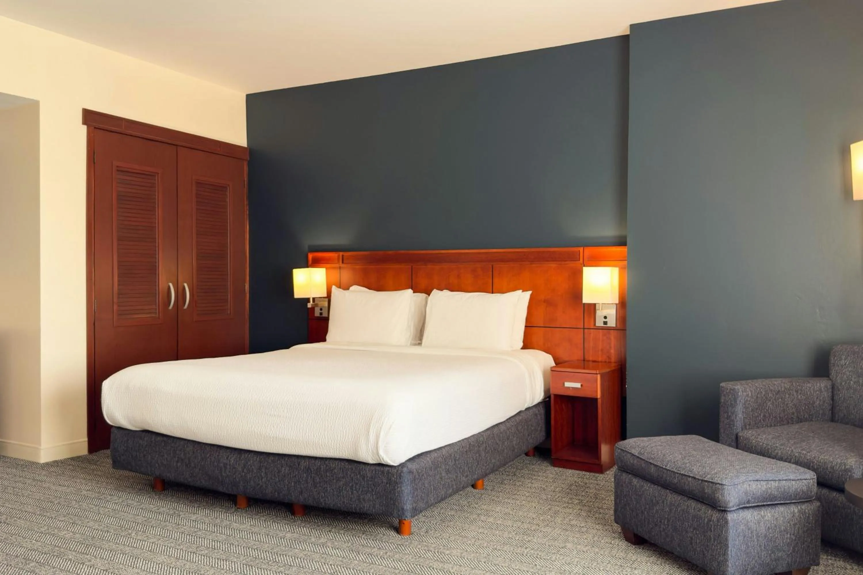 Photo of the whole room, Bed in Courtyard Toluca Tollocan