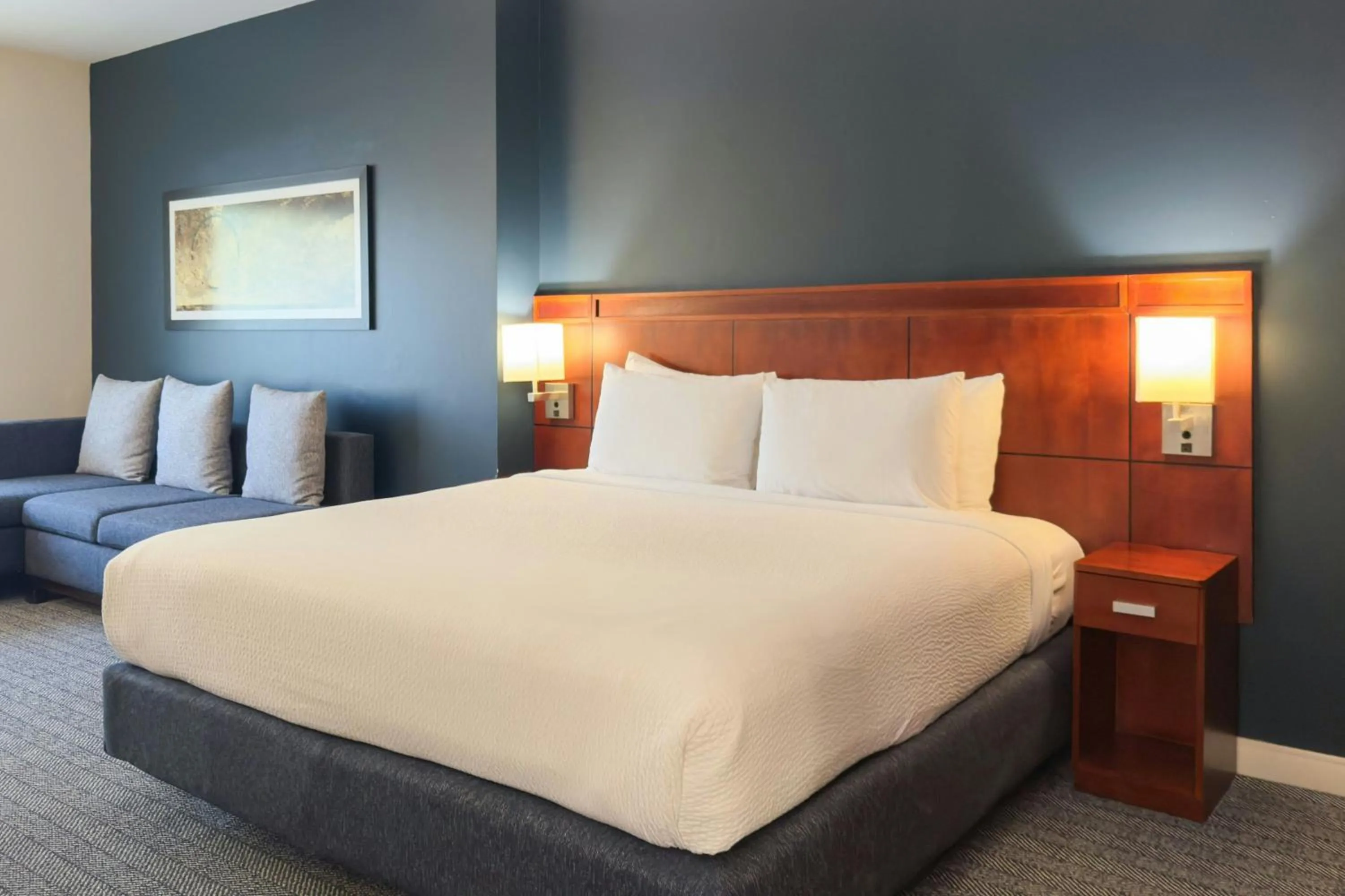 Photo of the whole room, Bed in Courtyard Toluca Tollocan