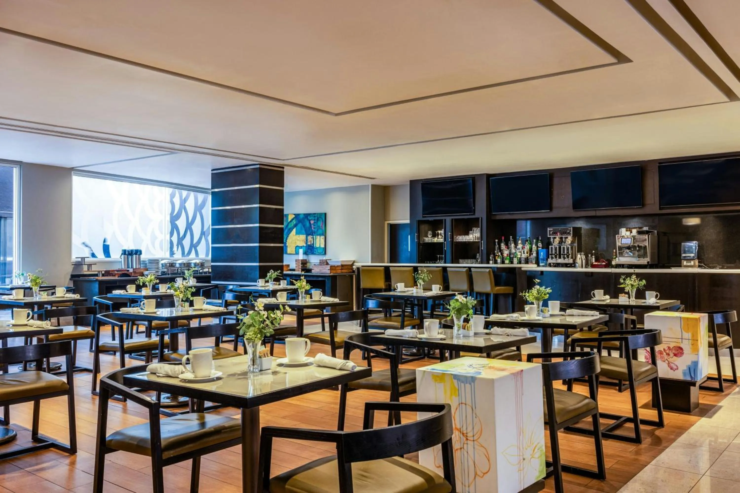 Lounge or bar in Courtyard Toluca Tollocan