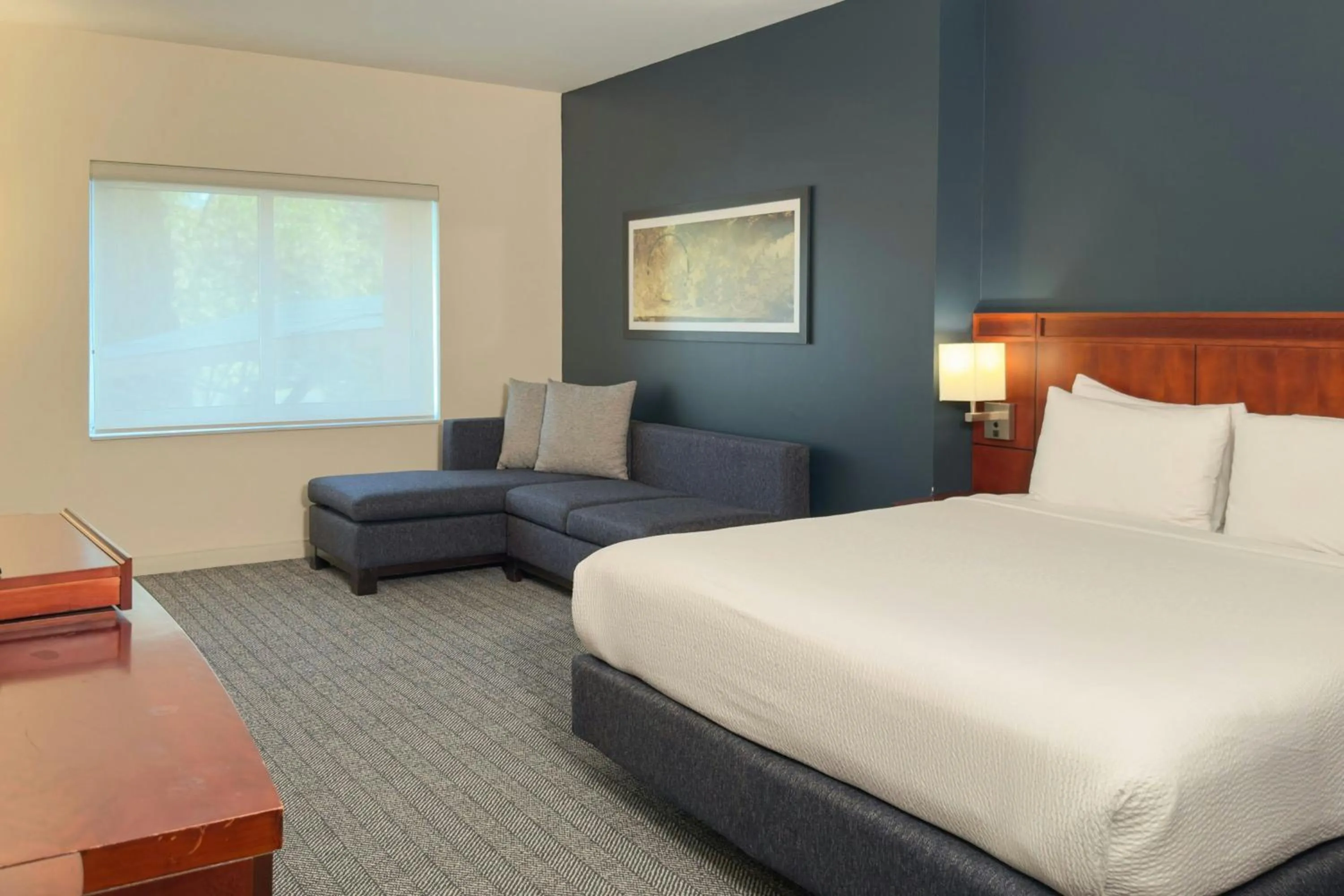 Photo of the whole room, Bed in Courtyard Toluca Tollocan