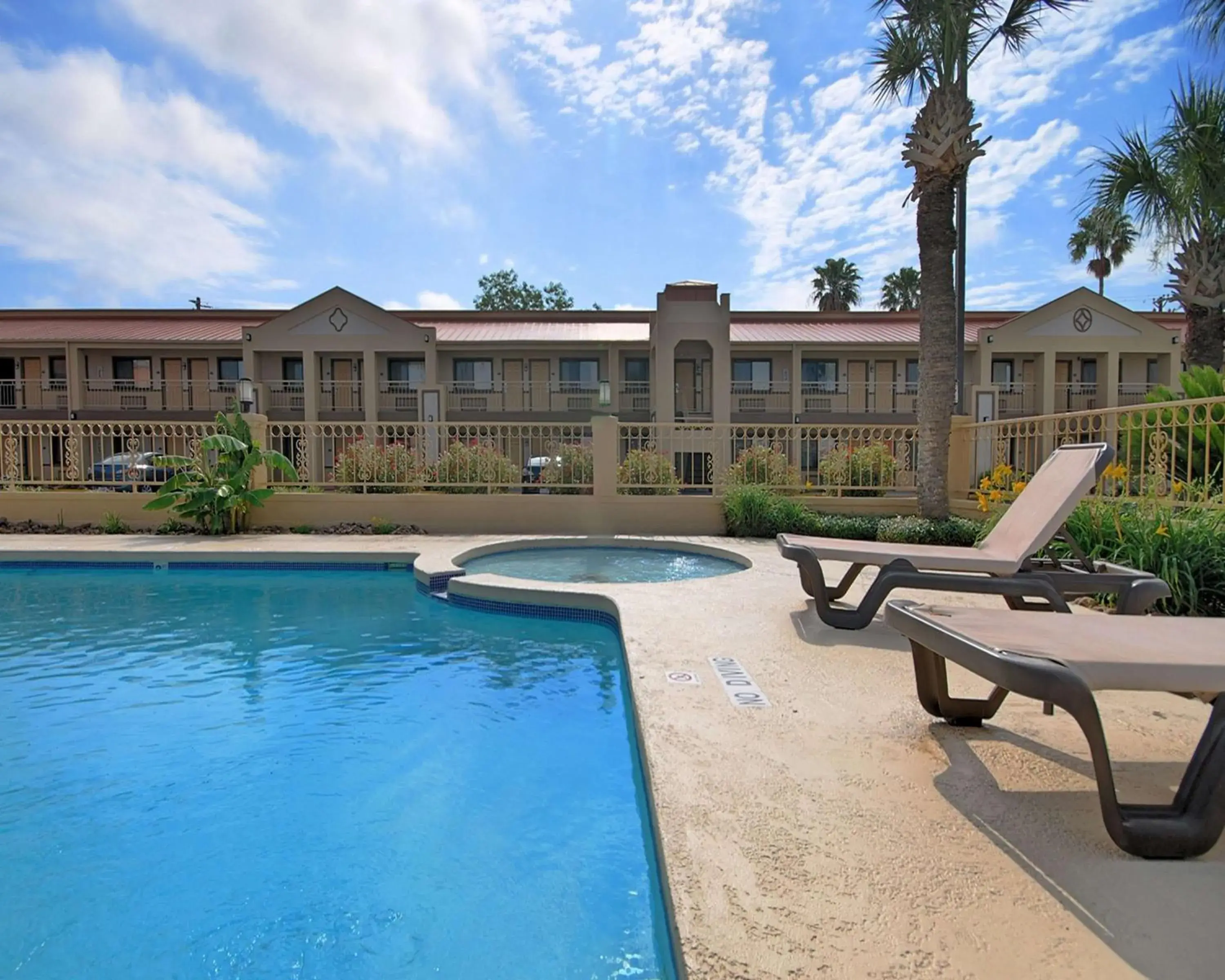 Pool view in Americas Best Value Inn Kingsville Pool view in Americas Best Value Inn Kingsville