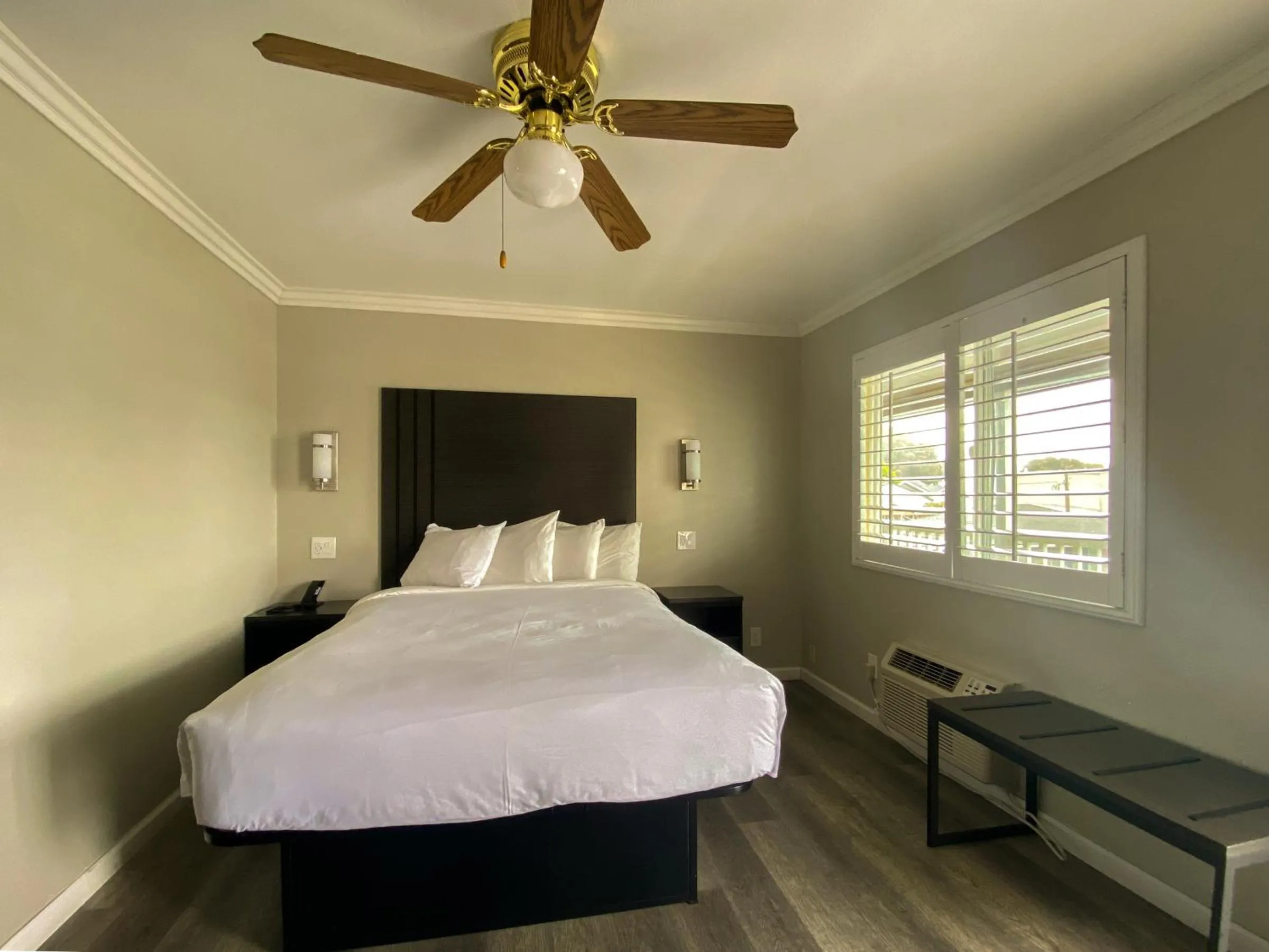 Bedroom, Bed in Rockview Inn and Suites